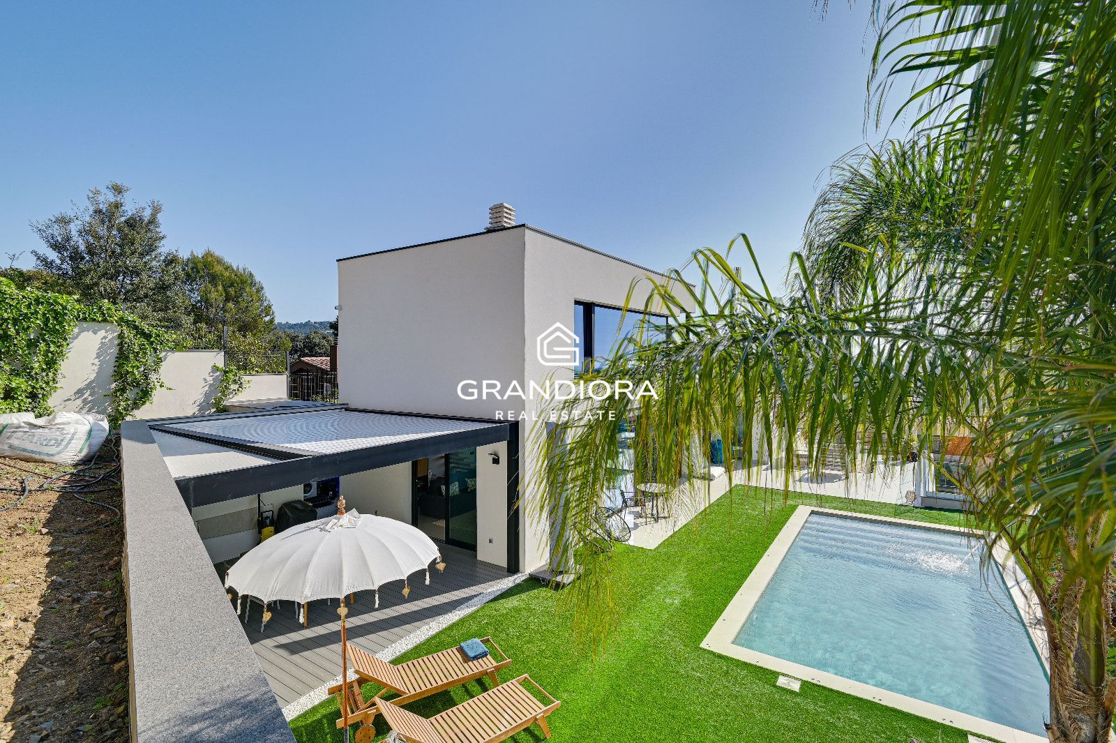 Villa de lujo con vistas panorámicas al mar, piscina salina y domótica integrada - Imagen 21