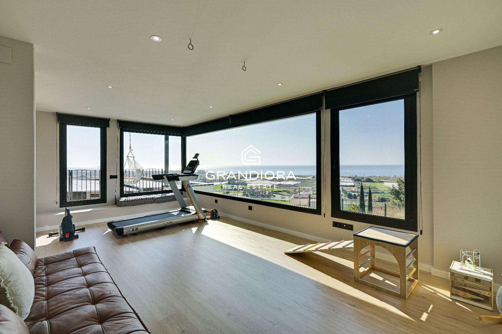 Villa de lujo con vistas panorámicas al mar, piscina salina y domótica integrada - Imagen 45