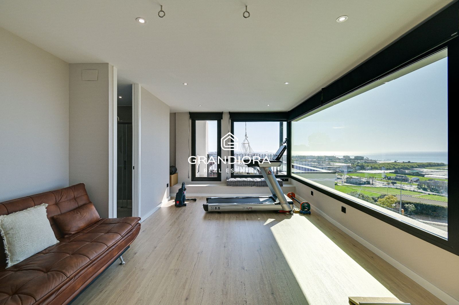 Villa de lujo con vistas panorámicas al mar, piscina salina y domótica integrada - Imagen 44