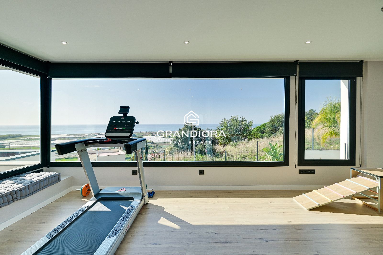 Villa de lujo con vistas panorámicas al mar, piscina salina y domótica integrada - Imagen 47