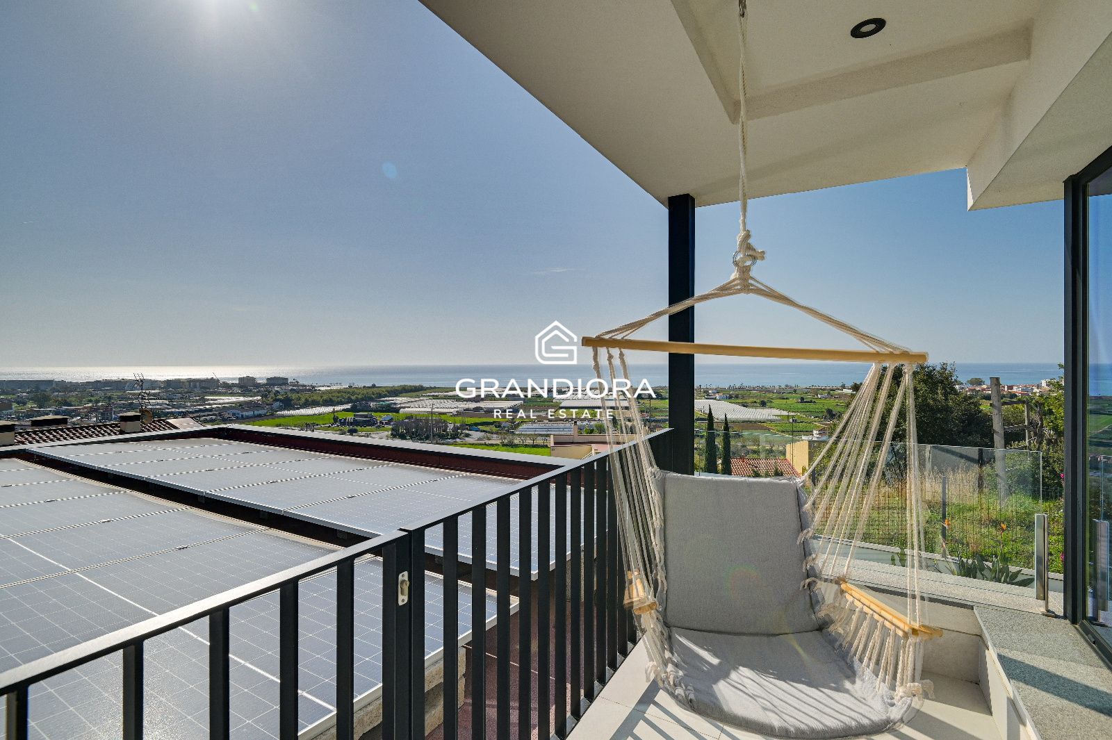 Villa de lujo con vistas panorámicas al mar, piscina salina y domótica integrada - Imagen 48