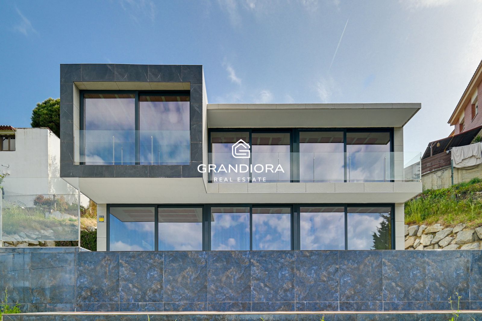 Villa con piscina infinity y vistas al mar en venta en Maresme - Imagen 3