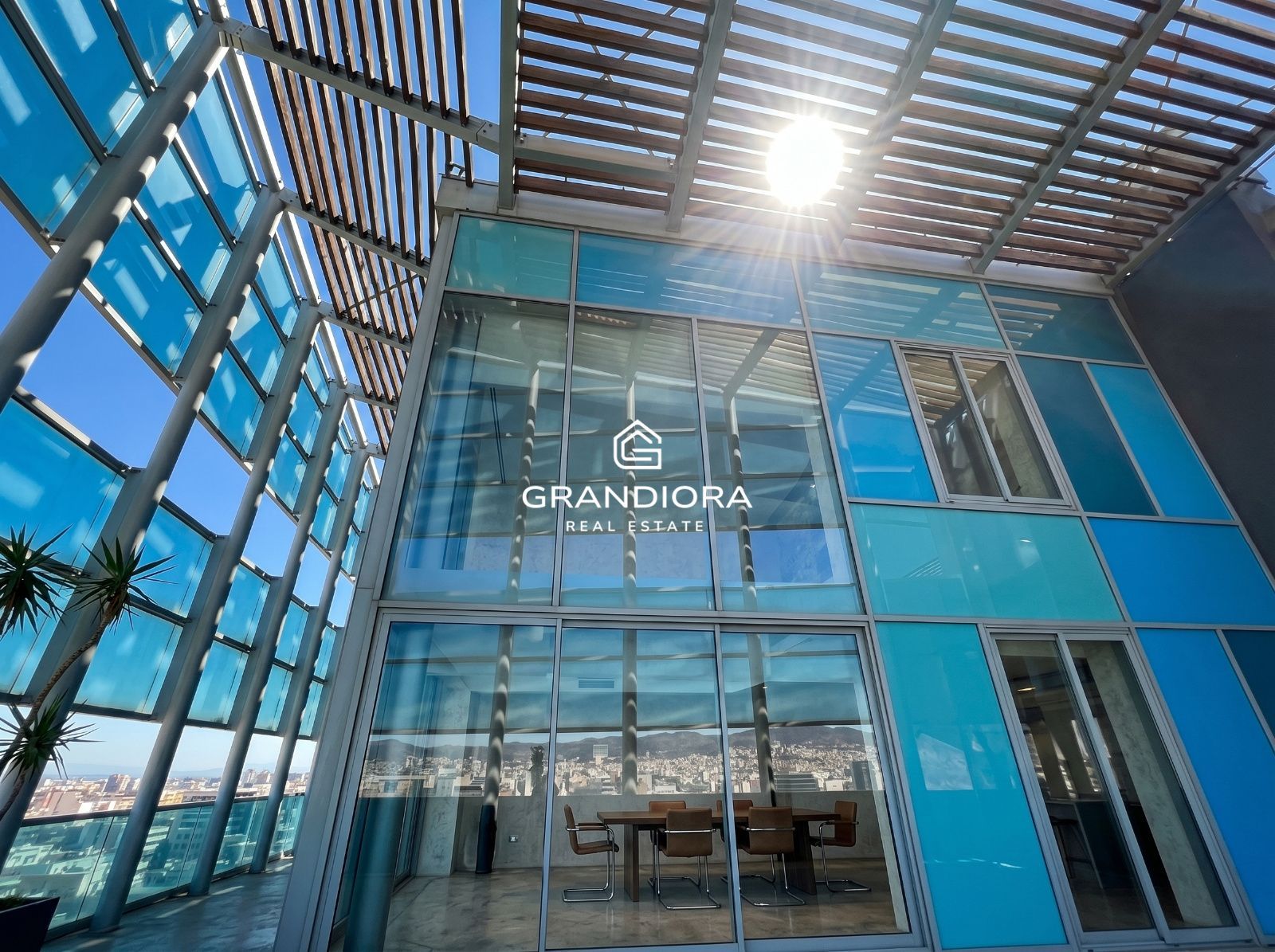 Ático dúplex exclusivo en primera línea de mar en Barcelona con terraza, piscina privada y vistas panorámicas - Imagen 6