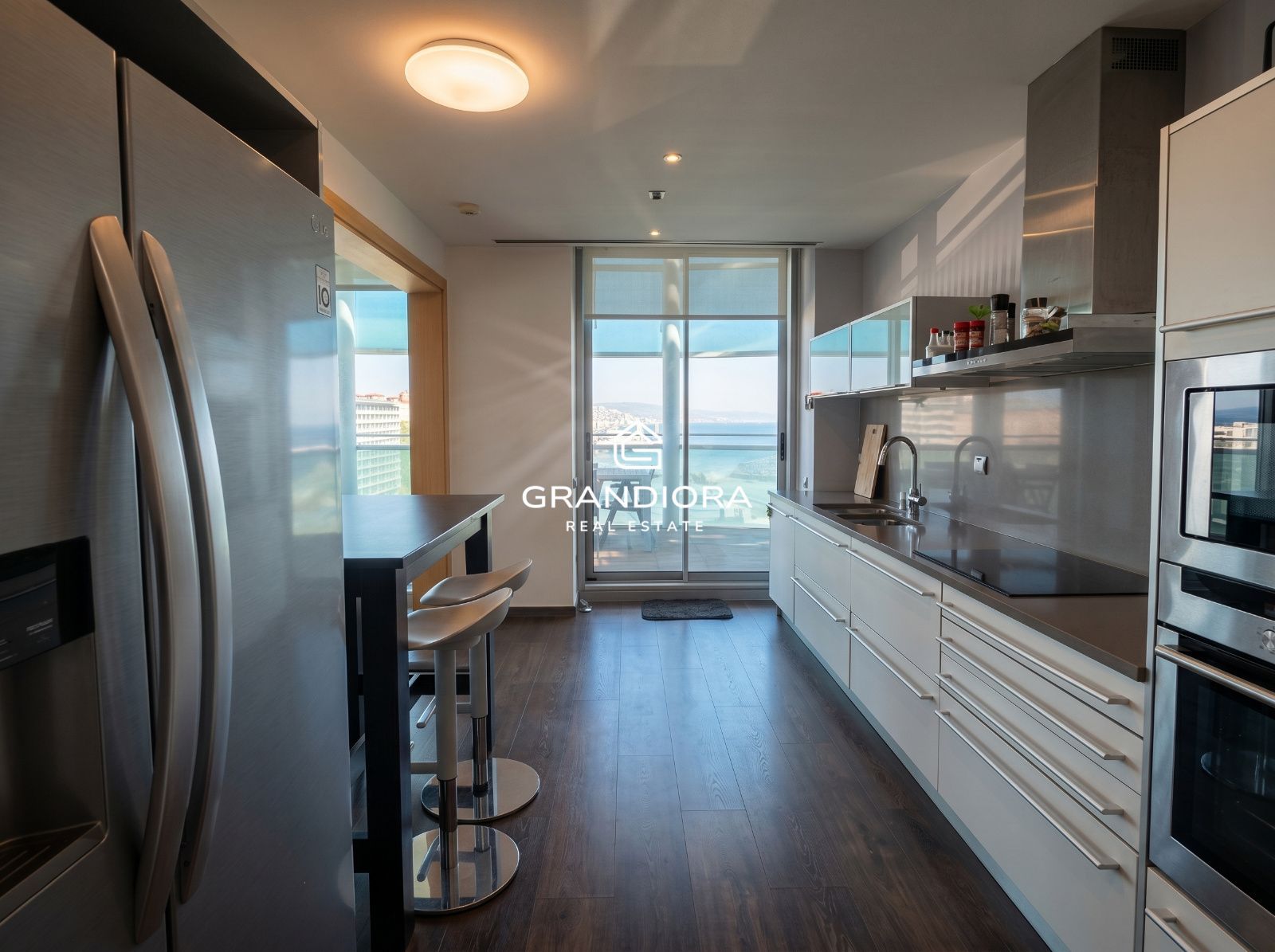 Ático dúplex exclusivo en primera línea de mar en Barcelona con terraza, piscina privada y vistas panorámicas - Imagen 11