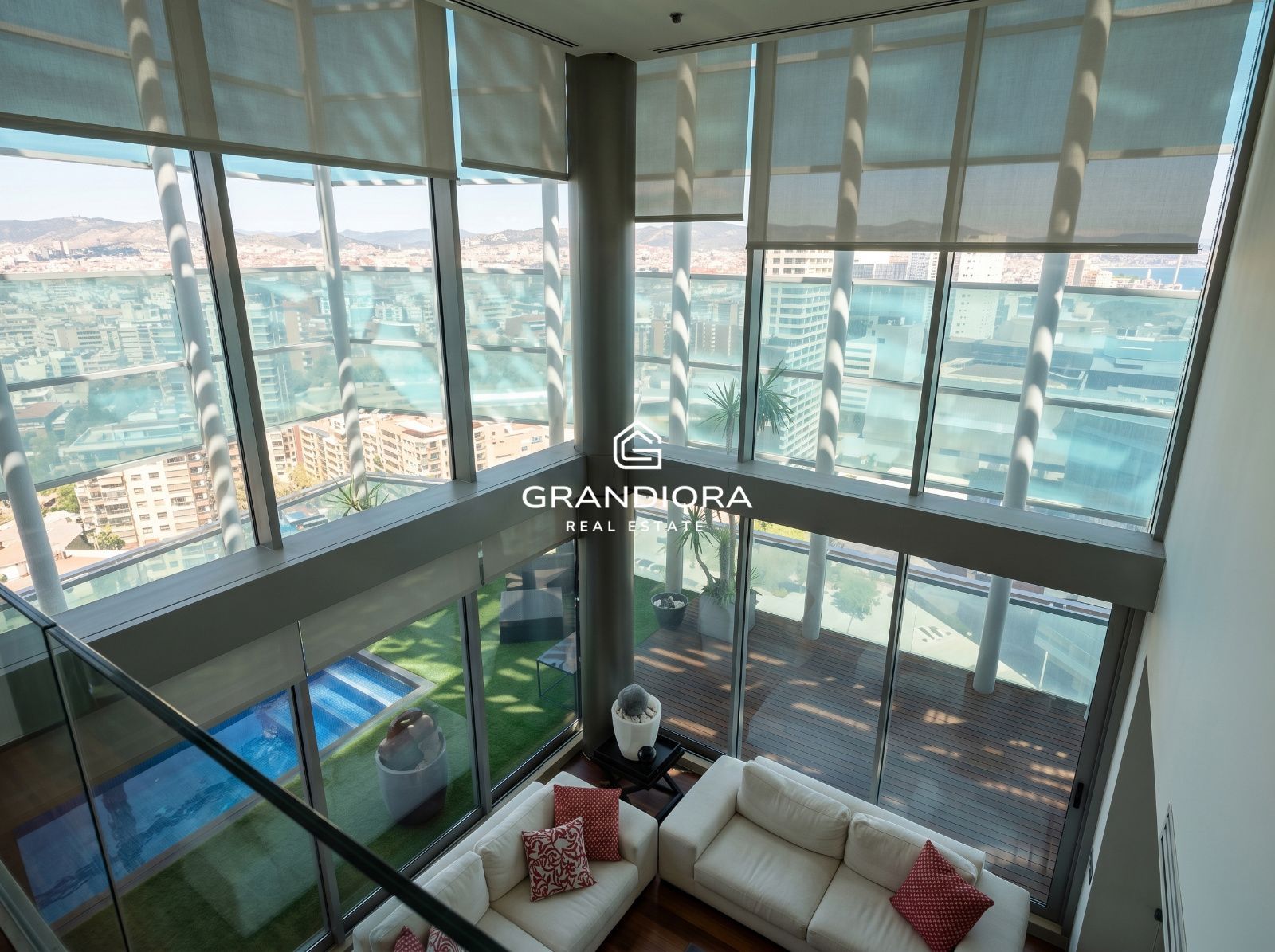 Ático dúplex exclusivo en primera línea de mar en Barcelona con terraza, piscina privada y vistas panorámicas - Imagen 20