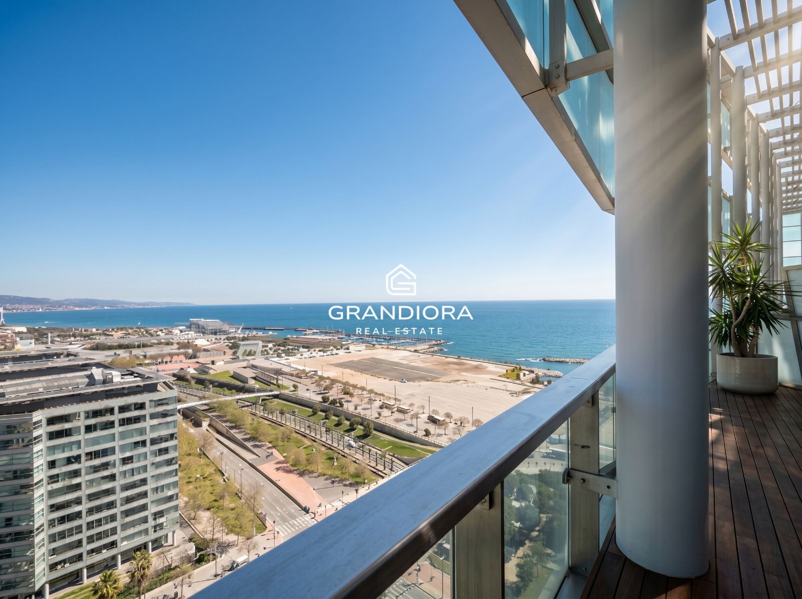 Ático dúplex exclusivo en primera línea de mar en Barcelona con terraza, piscina privada y vistas panorámicas - Imagen 7
