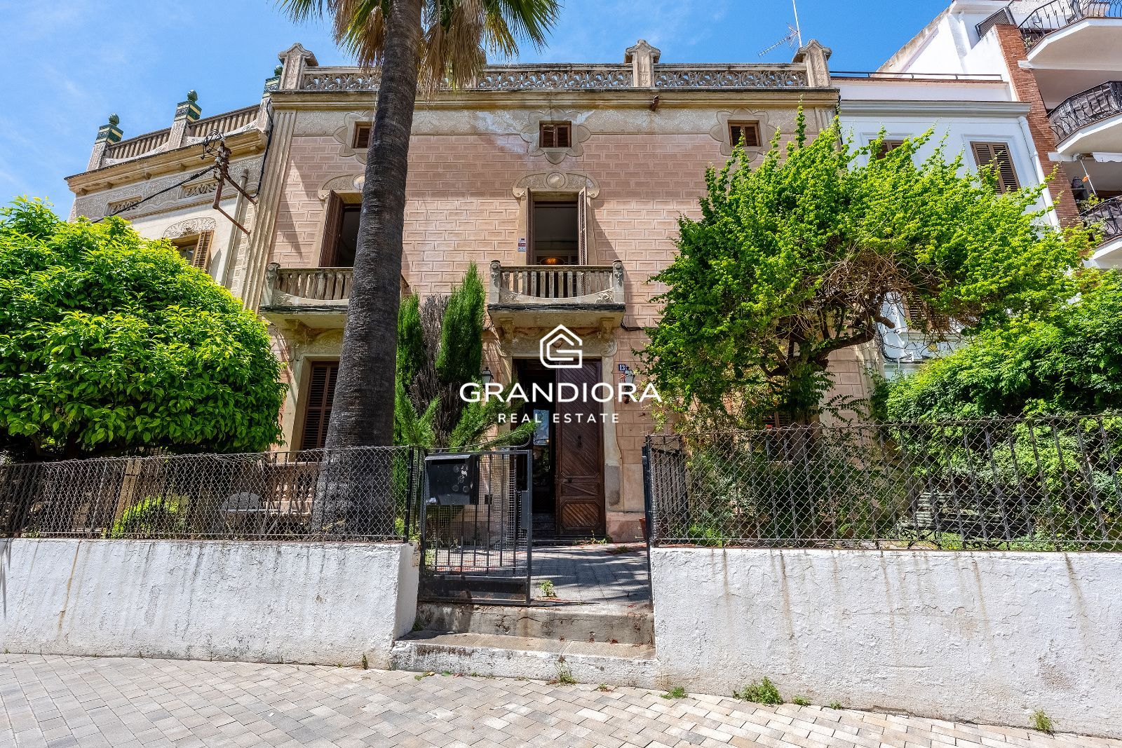 Masía modernista única en Masnou - Imagen 2