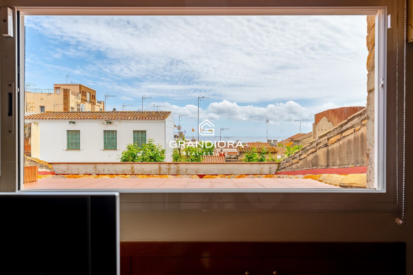Casa adosada con terraza y vistas al mar en El Masnou - Imagen 41