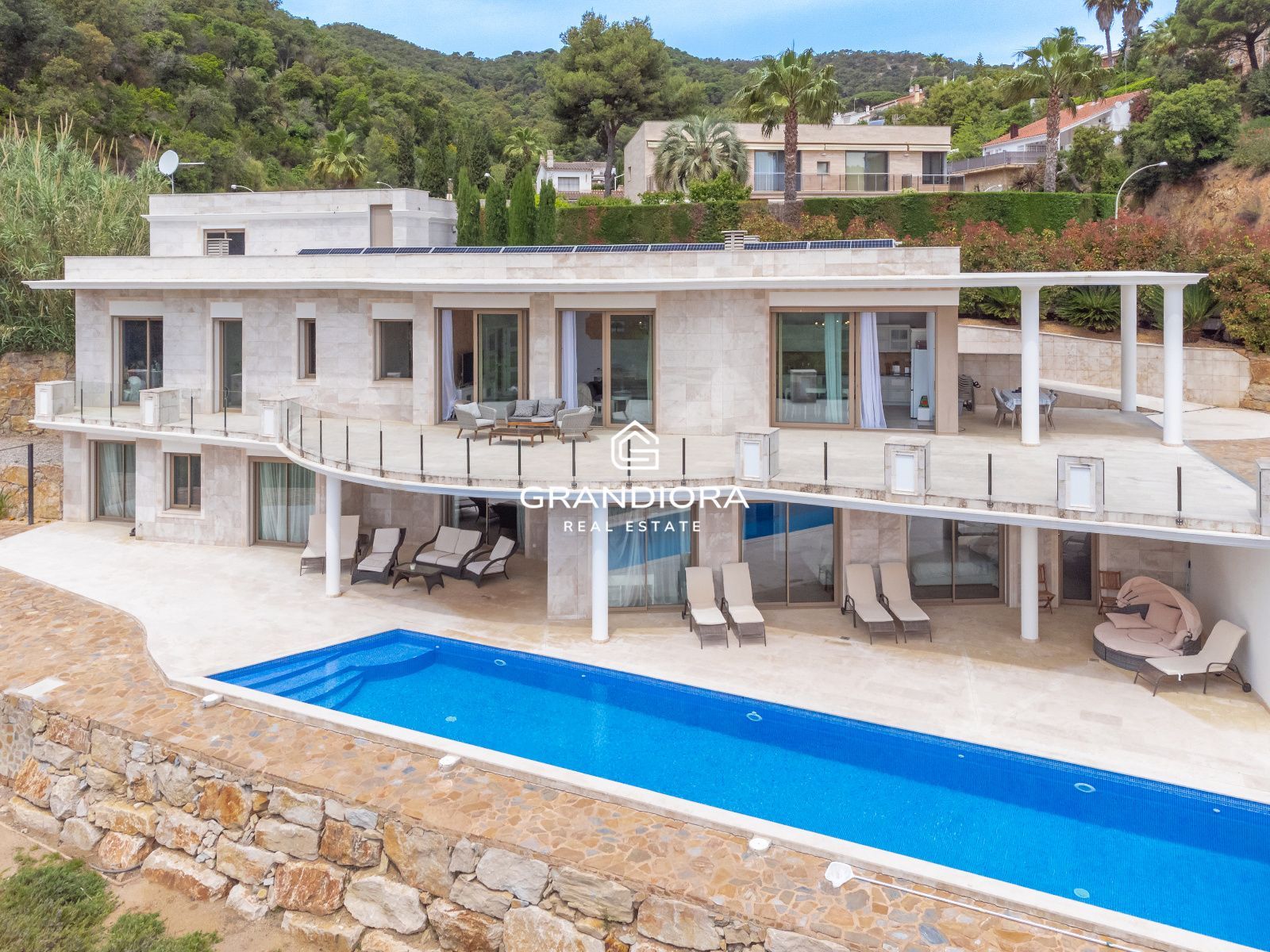 Villa de lujo con licencia turística y vistas al mar en Tossa de Mar - Imagen 2