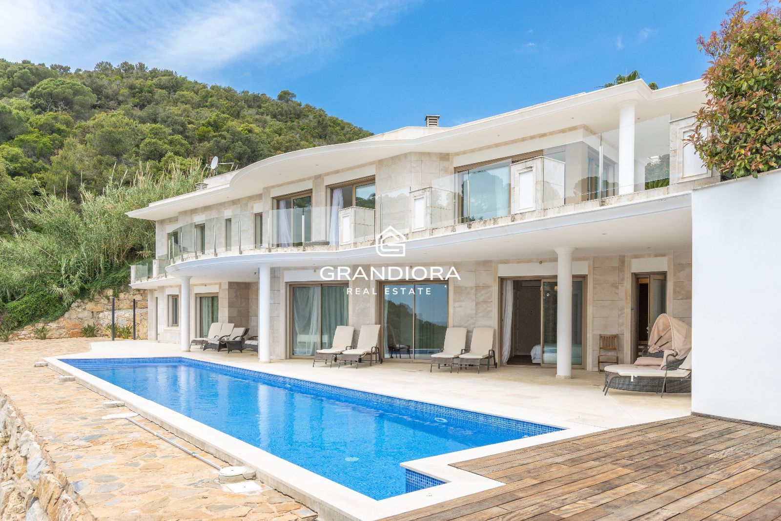 Villa de lujo con licencia turística y vistas al mar en Tossa de Mar - Imagen 1