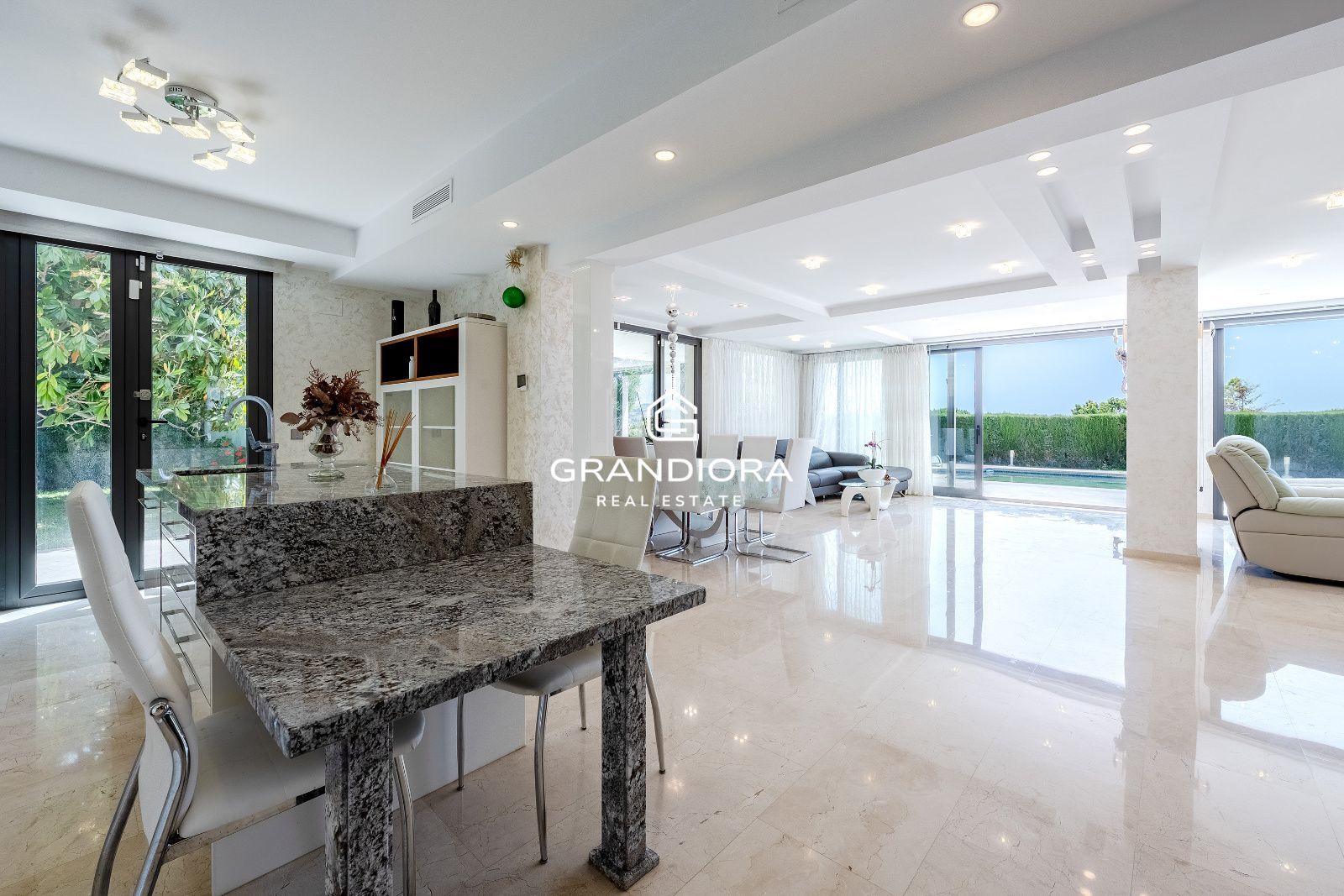 Villa de lujo con vistas al mar en Can Teixidó - Imagen 10