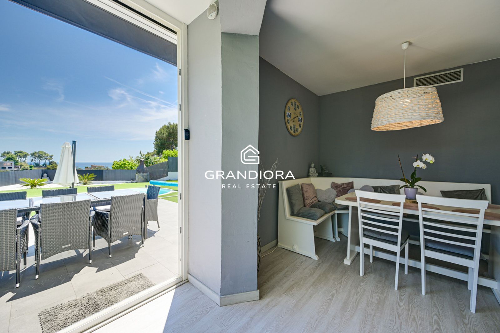 Villa con Licencia Turistica, Vistas al Mar, Piscina Climatizada y Jacuzzi - Imagen 10