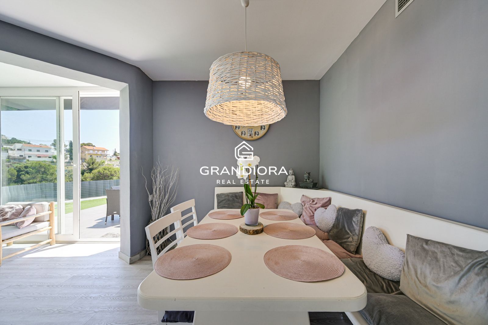 Villa con Licencia Turistica, Vistas al Mar, Piscina Climatizada y Jacuzzi - Imagen 11