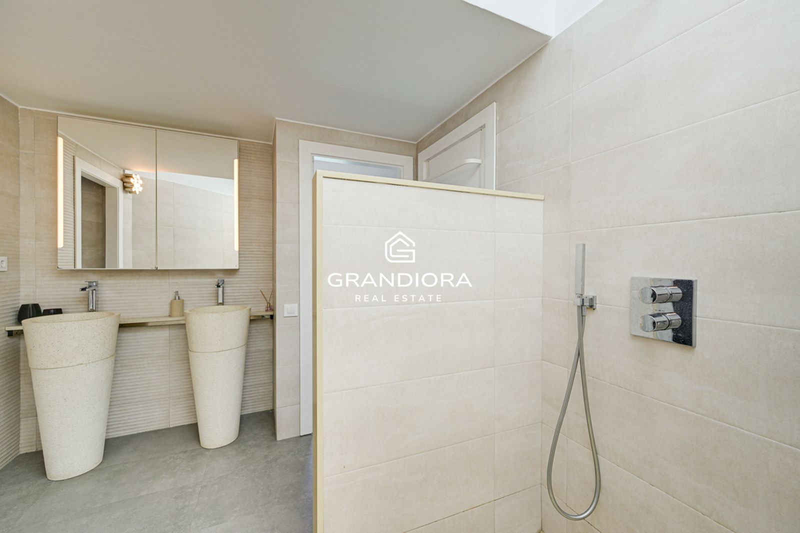 Villa con Licencia Turistica, Vistas al Mar, Piscina Climatizada y Jacuzzi - Imagen 48