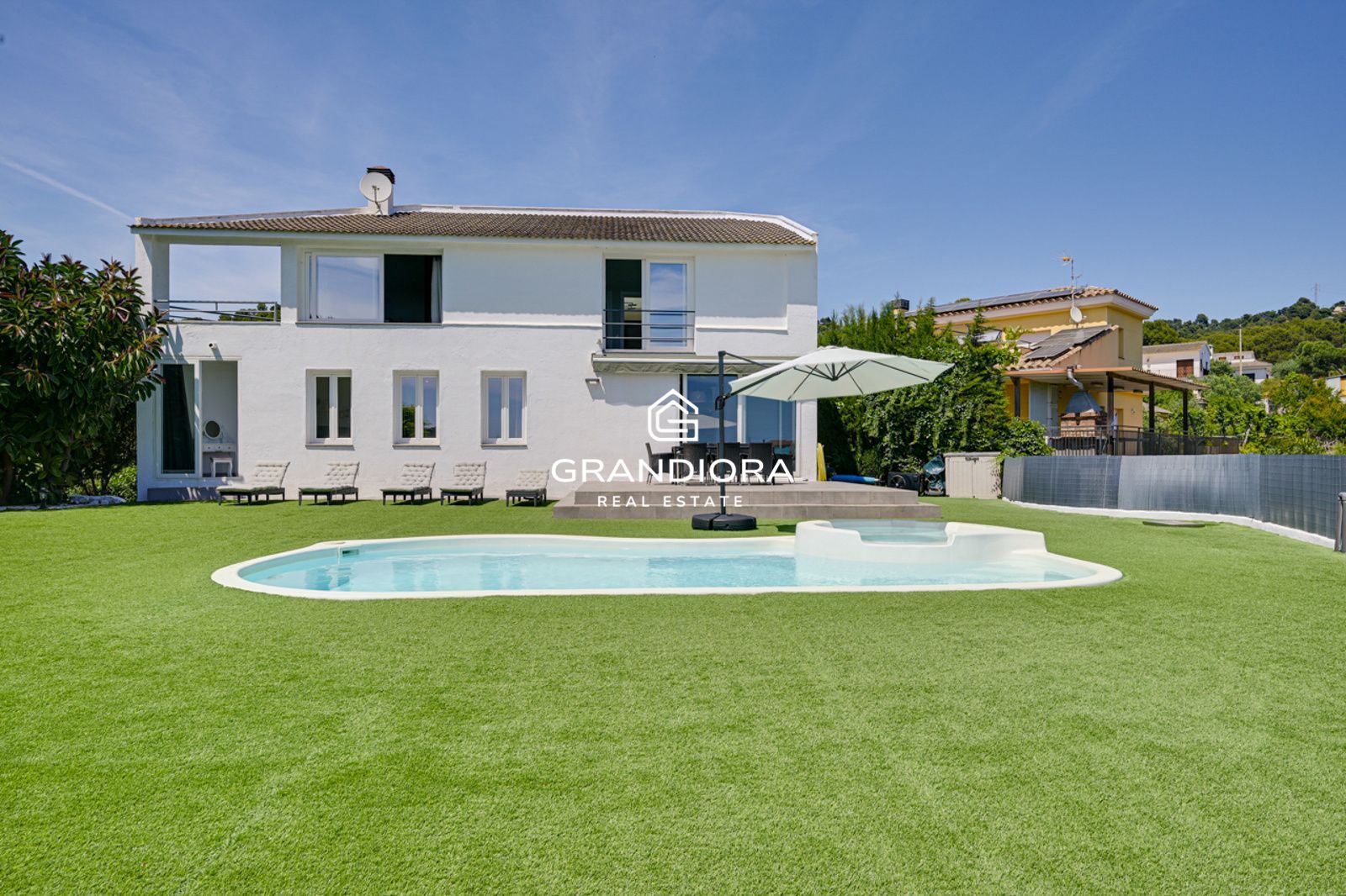 Villa con Licencia Turistica, Vistas al Mar, Piscina Climatizada y Jacuzzi - Imagen 2