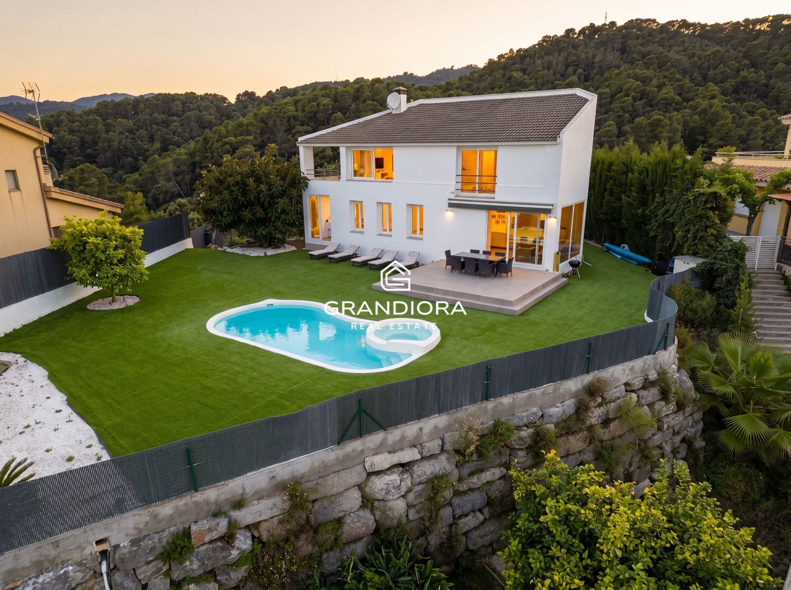Villa con Licencia Turistica, Vistas al Mar, Piscina Climatizada y Jacuzzi - Imagen 1