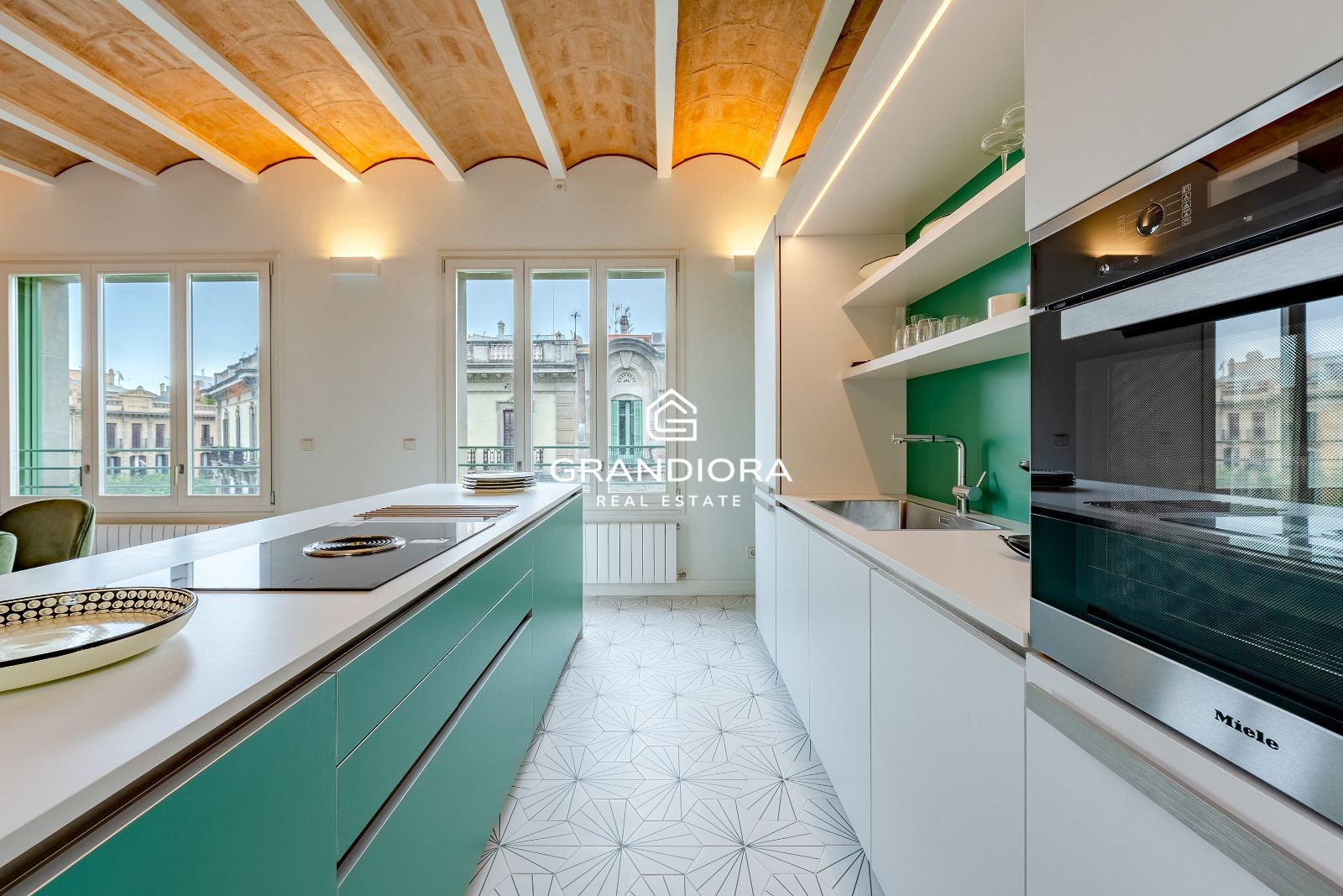 Piso exclusivo con 2 suites y servicios de hotel de lujo en Eixample - Imagen 4