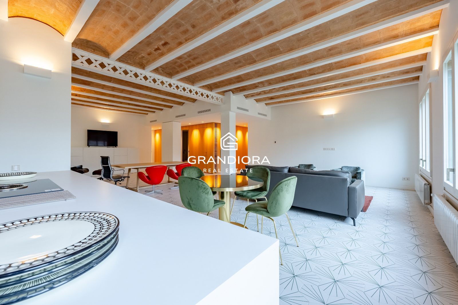 Piso exclusivo con 2 suites y servicios de hotel de lujo en Eixample - Imagen 1