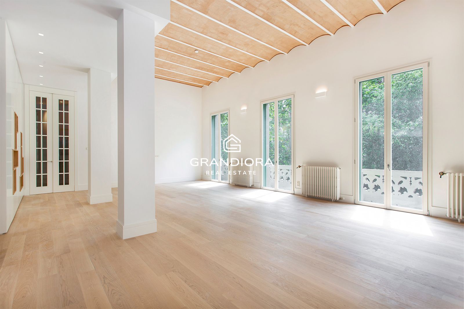 Piso de diseño en Eixample con techos de 5 metros