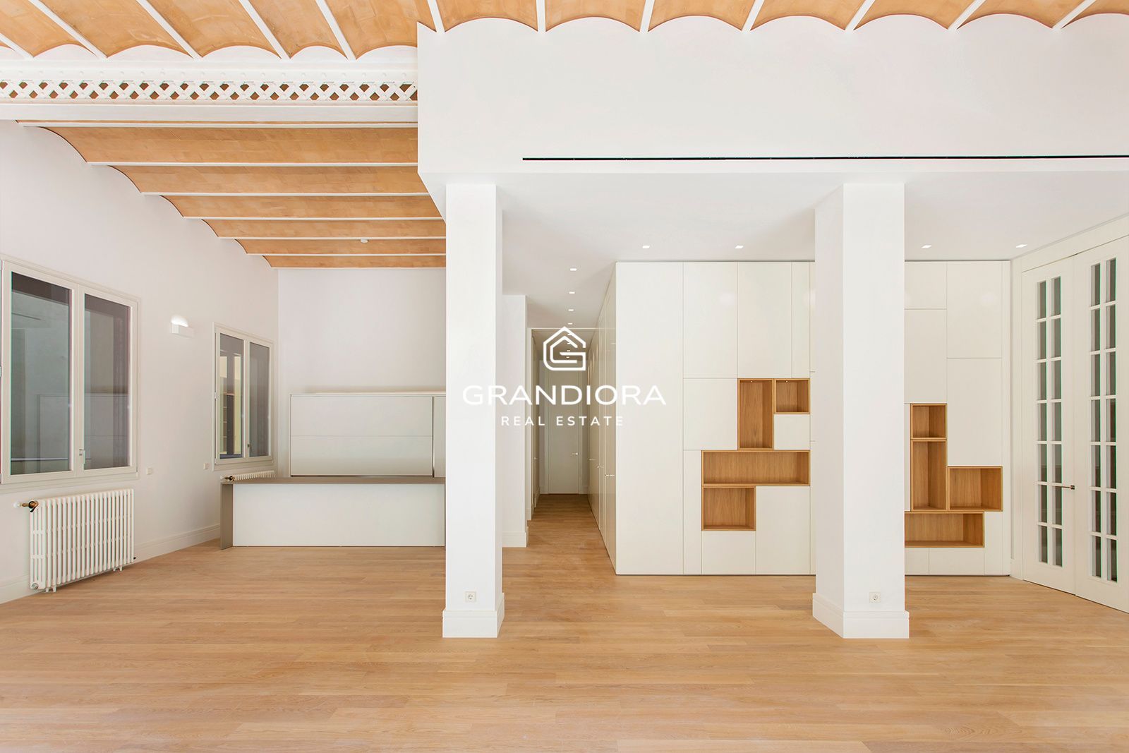 Piso de diseño en Eixample con techos de 5 metros - Imagen 15