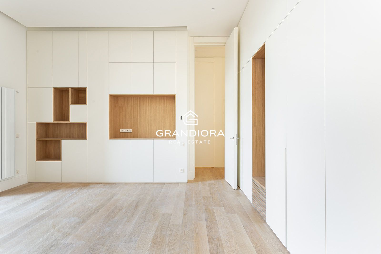 Piso de diseño en Eixample con techos de 5 metros - Imagen 22