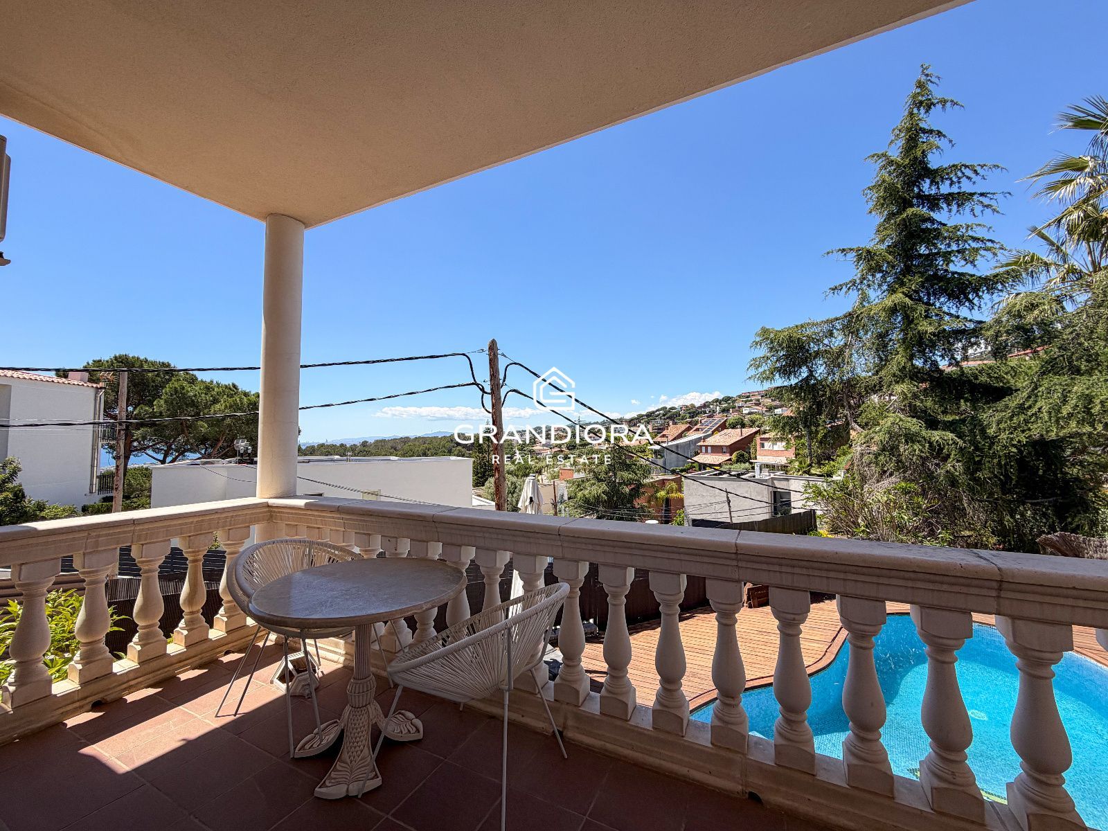 Espectacular propiedad de 423 m² modernizada con piscina y vistas a la montaña en Premià de Dalt - Imagen 19