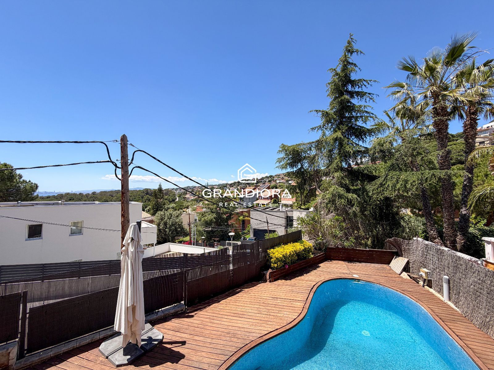 Espectacular propiedad de 423 m² modernizada con piscina y vistas a la montaña en Premià de Dalt - Imagen 21