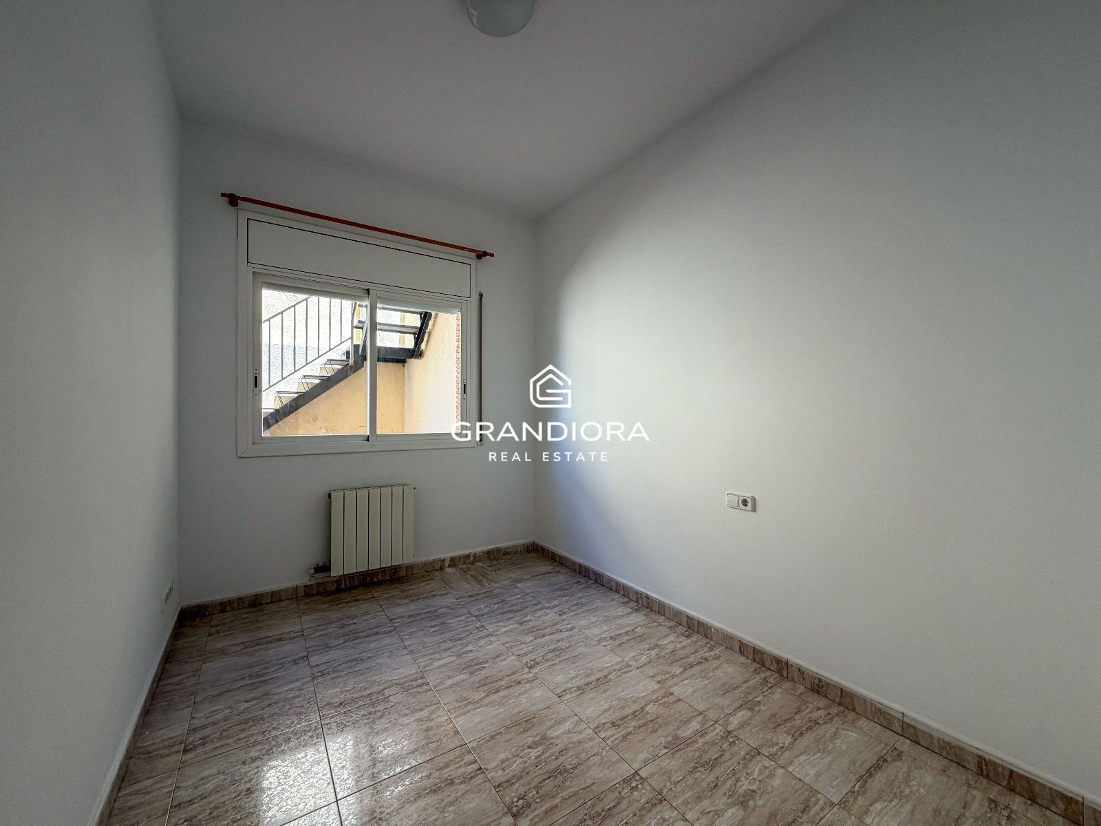 Espectacular propiedad de 423 m² modernizada con piscina y vistas a la montaña en Premià de Dalt - Imagen 8