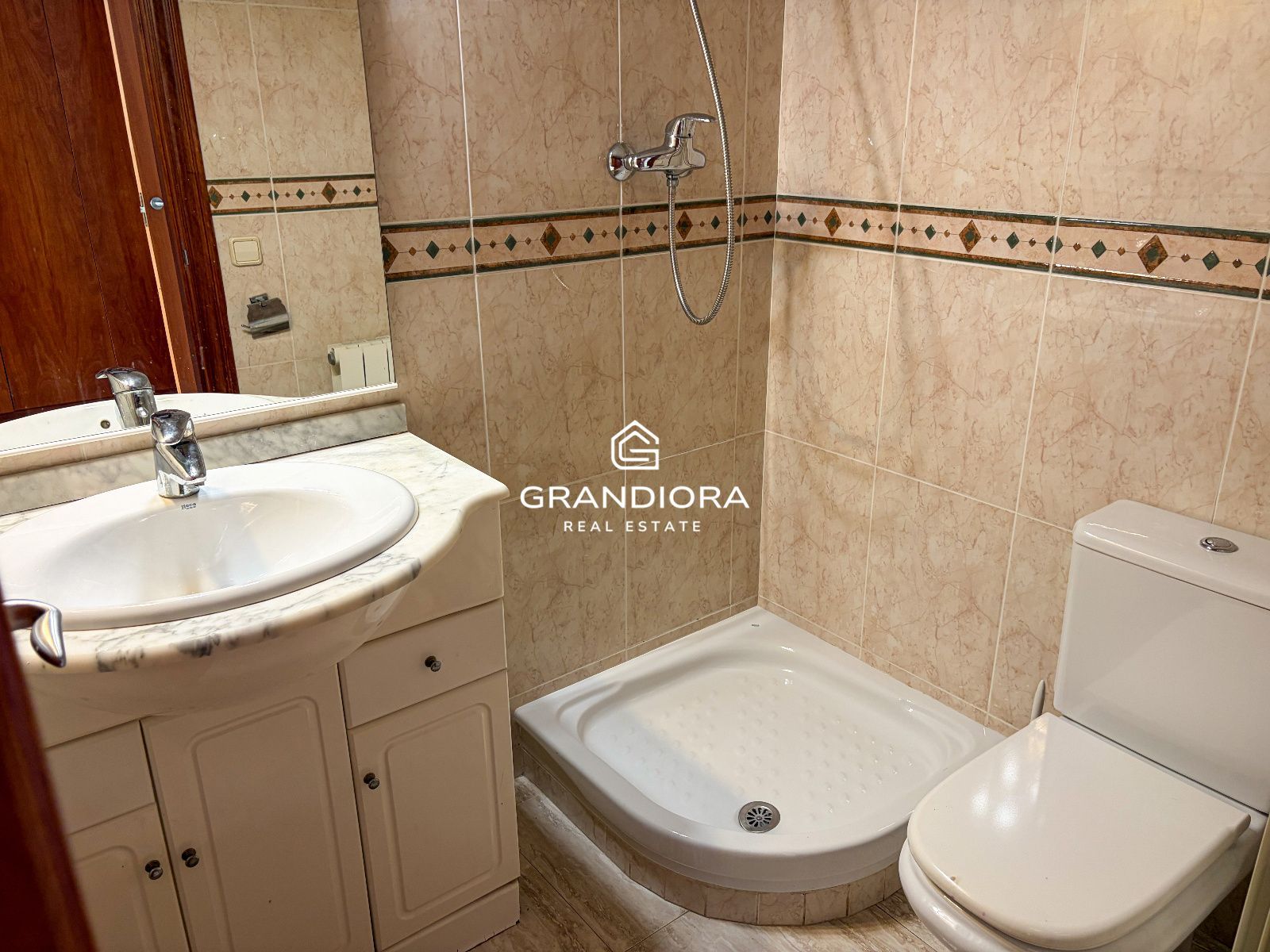 Espectacular propiedad de 423 m² modernizada con piscina y vistas a la montaña en Premià de Dalt - Imagen 7
