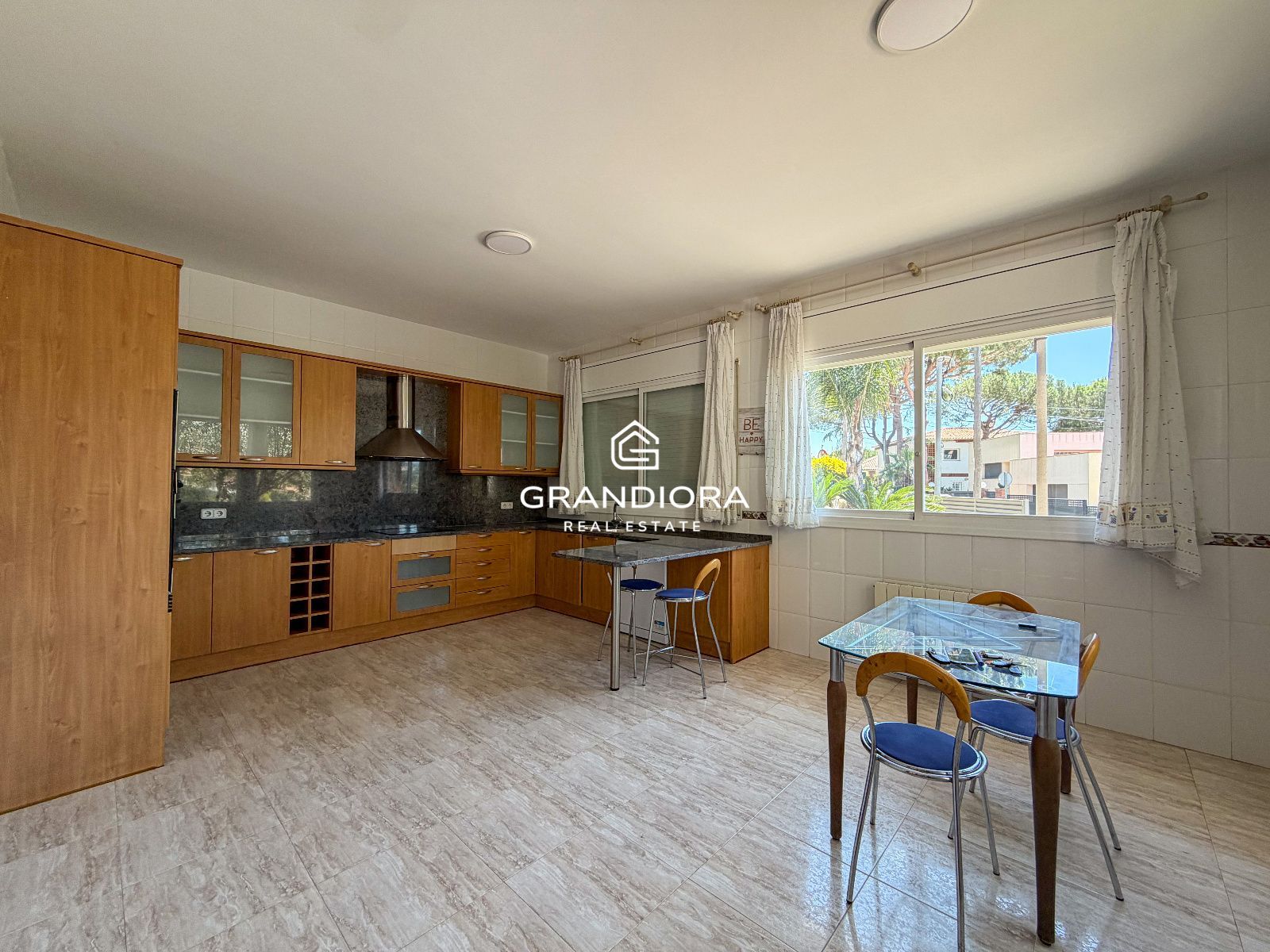 Espectacular propiedad de 423 m² modernizada con piscina y vistas a la montaña en Premià de Dalt - Imagen 9