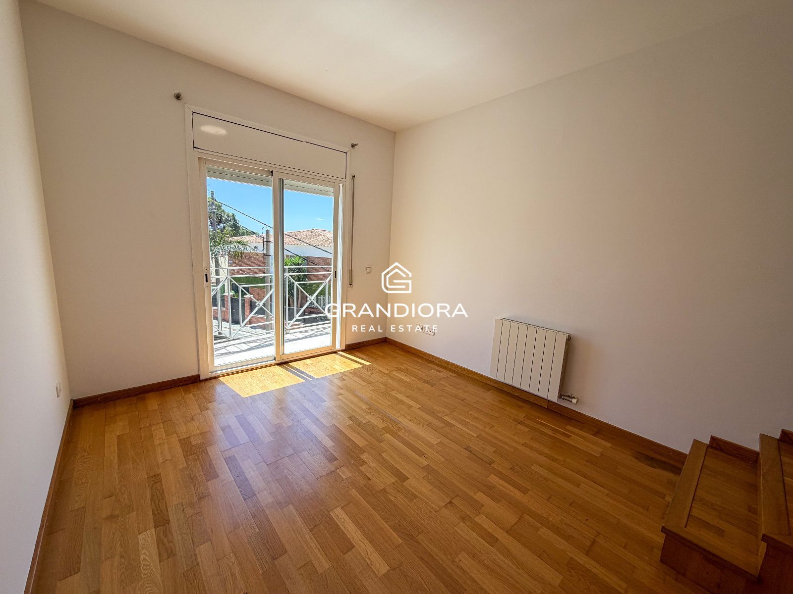 Espectacular propiedad de 423 m² modernizada con piscina y vistas a la montaña en Premià de Dalt - Imagen 23