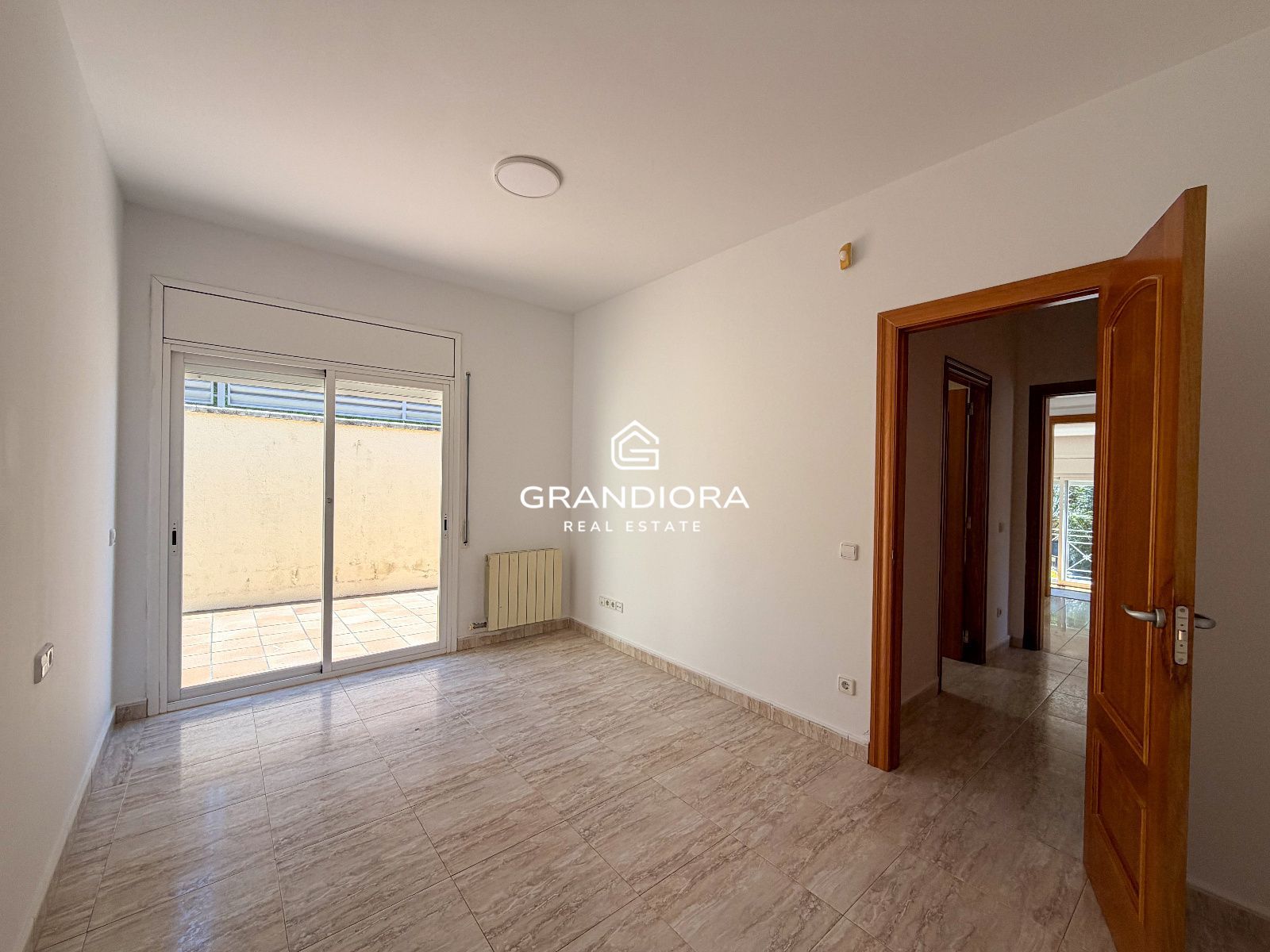 Espectacular propiedad de 423 m² modernizada con piscina y vistas a la montaña en Premià de Dalt - Imagen 24