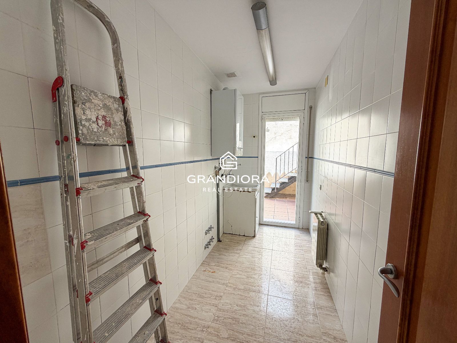 Espectacular propiedad de 423 m² modernizada con piscina y vistas a la montaña en Premià de Dalt - Imagen 25