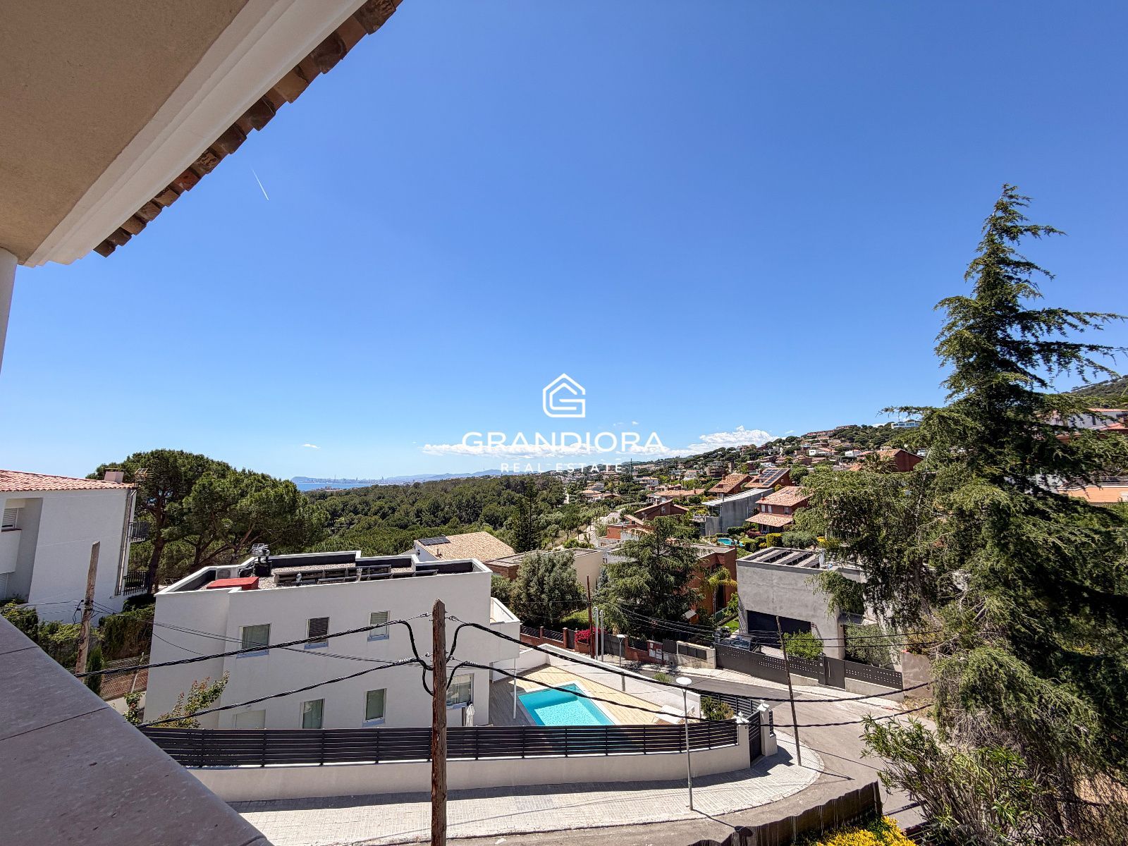 Espectacular propiedad de 423 m² modernizada con piscina y vistas a la montaña en Premià de Dalt - Imagen 28