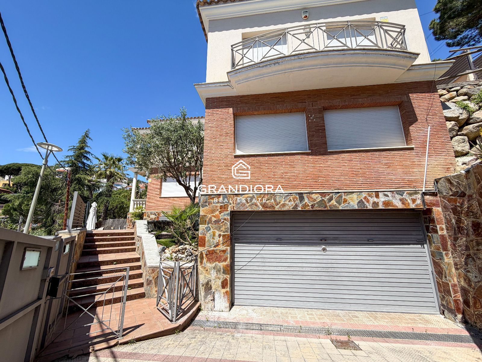 Espectacular propiedad de 423 m² modernizada con piscina y vistas a la montaña en Premià de Dalt - Imagen 27