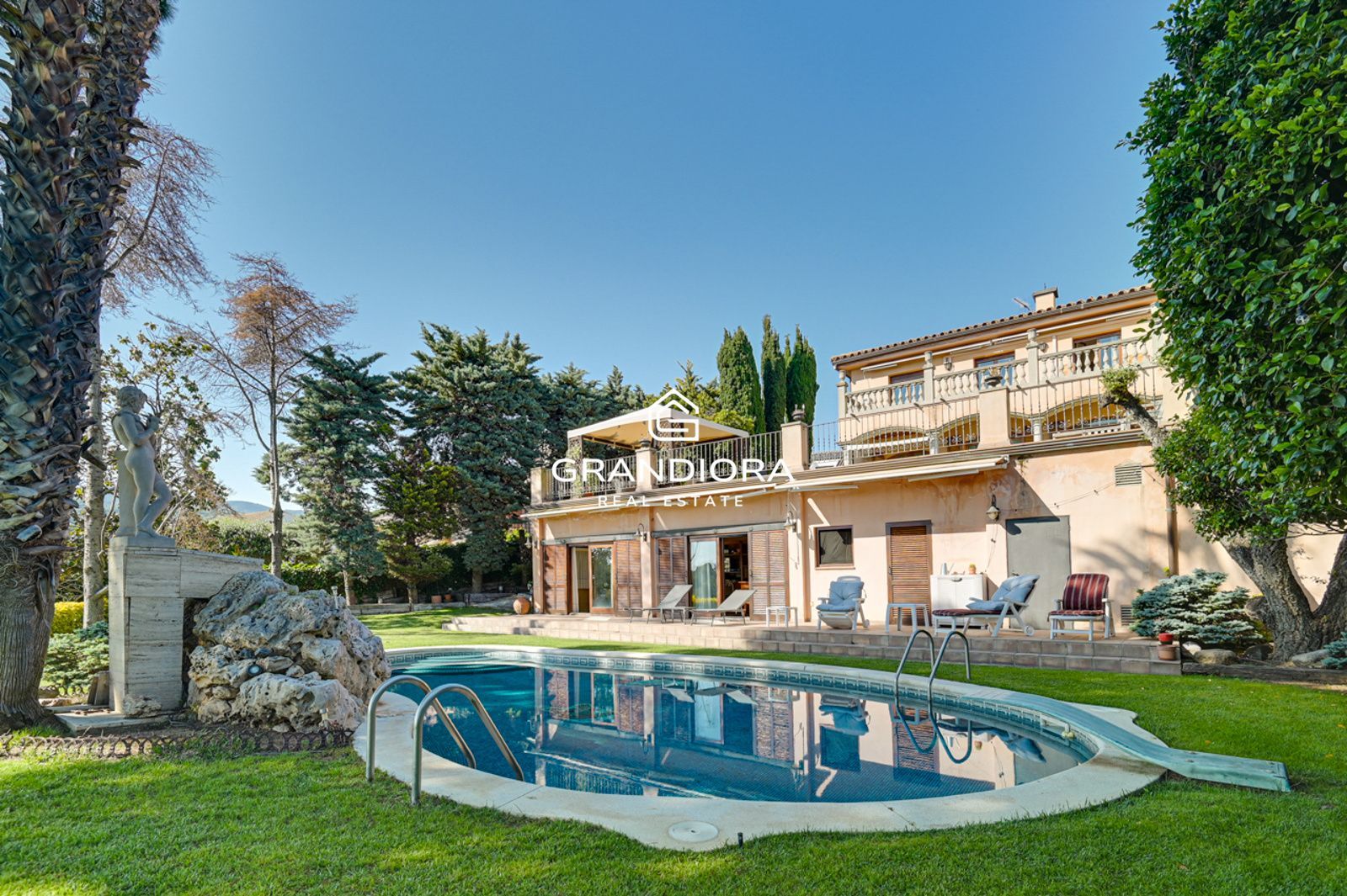 Casa en venta con piscina y vistas al mar a 25 minutos de Barcelona - Imagen 2