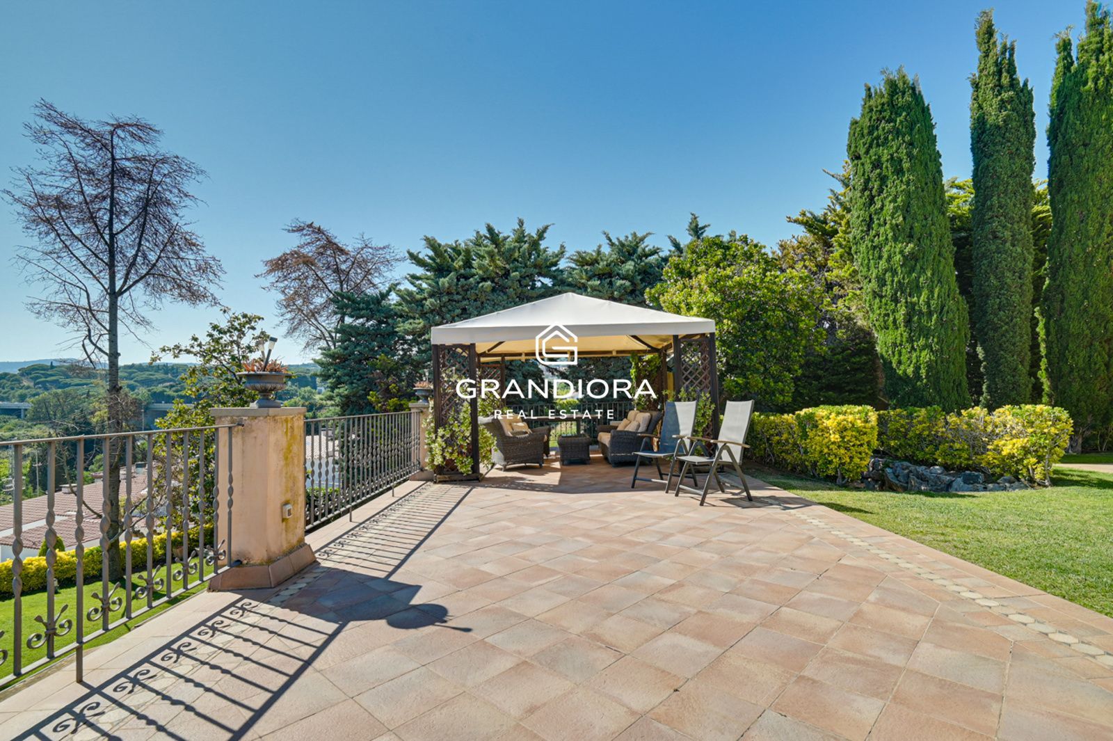 Casa en venta con piscina y vistas al mar a 25 minutos de Barcelona - Imagen 3
