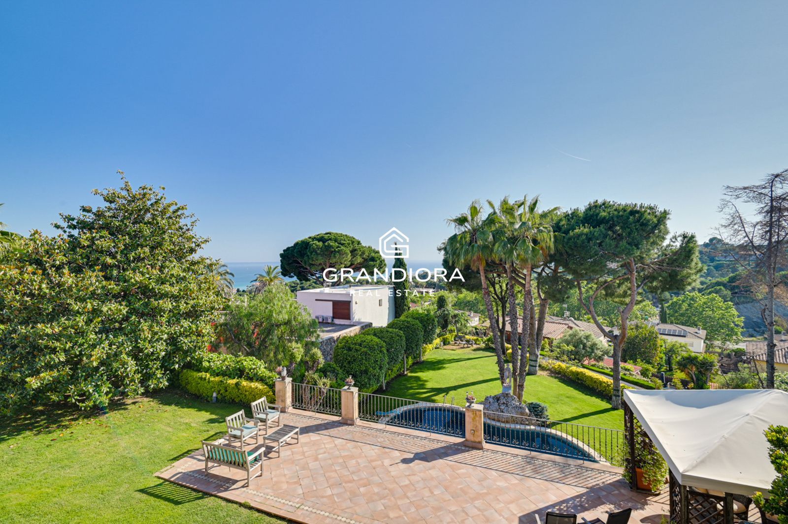 Casa en venta con piscina y vistas al mar a 25 minutos de Barcelona - Imagen 4