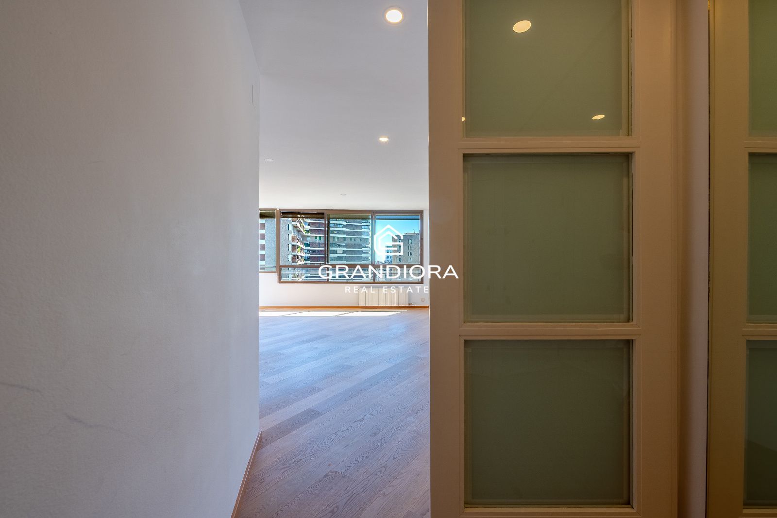 Piso reformado con vistas al mar y Montjuïc en Sant Gervasi – Galvany - Imagen 34