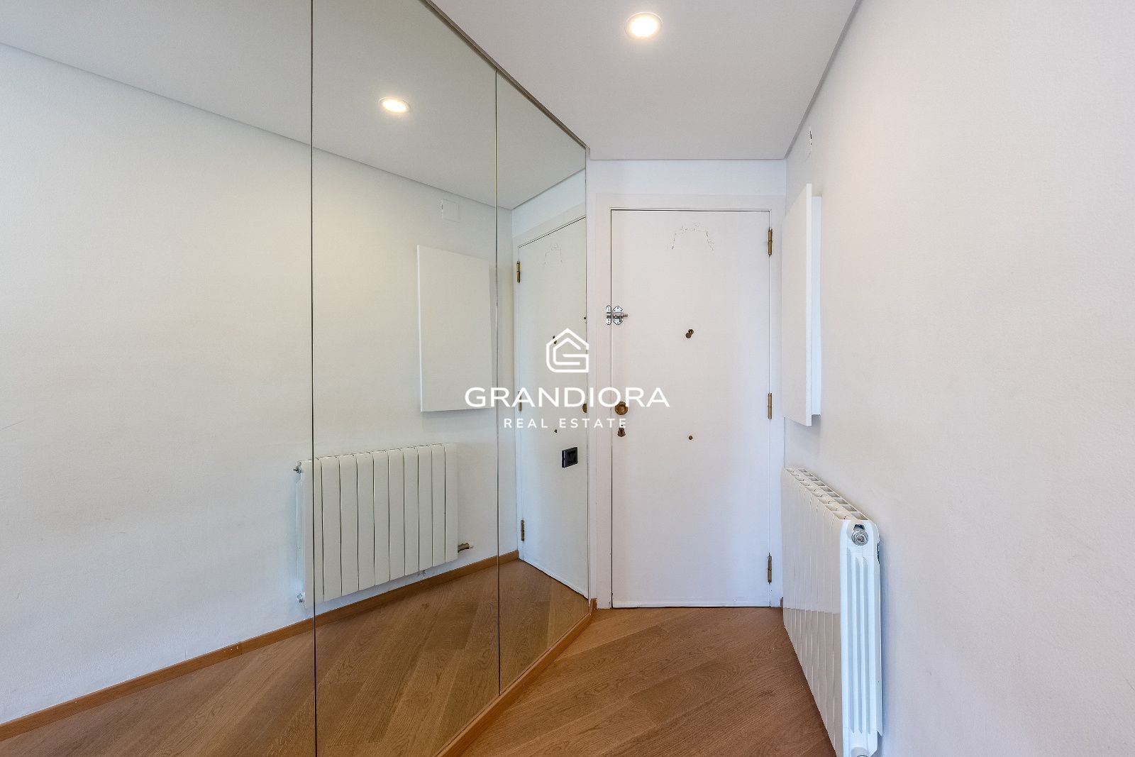 Piso reformado con vistas al mar y Montjuïc en Sant Gervasi – Galvany - Imagen 35