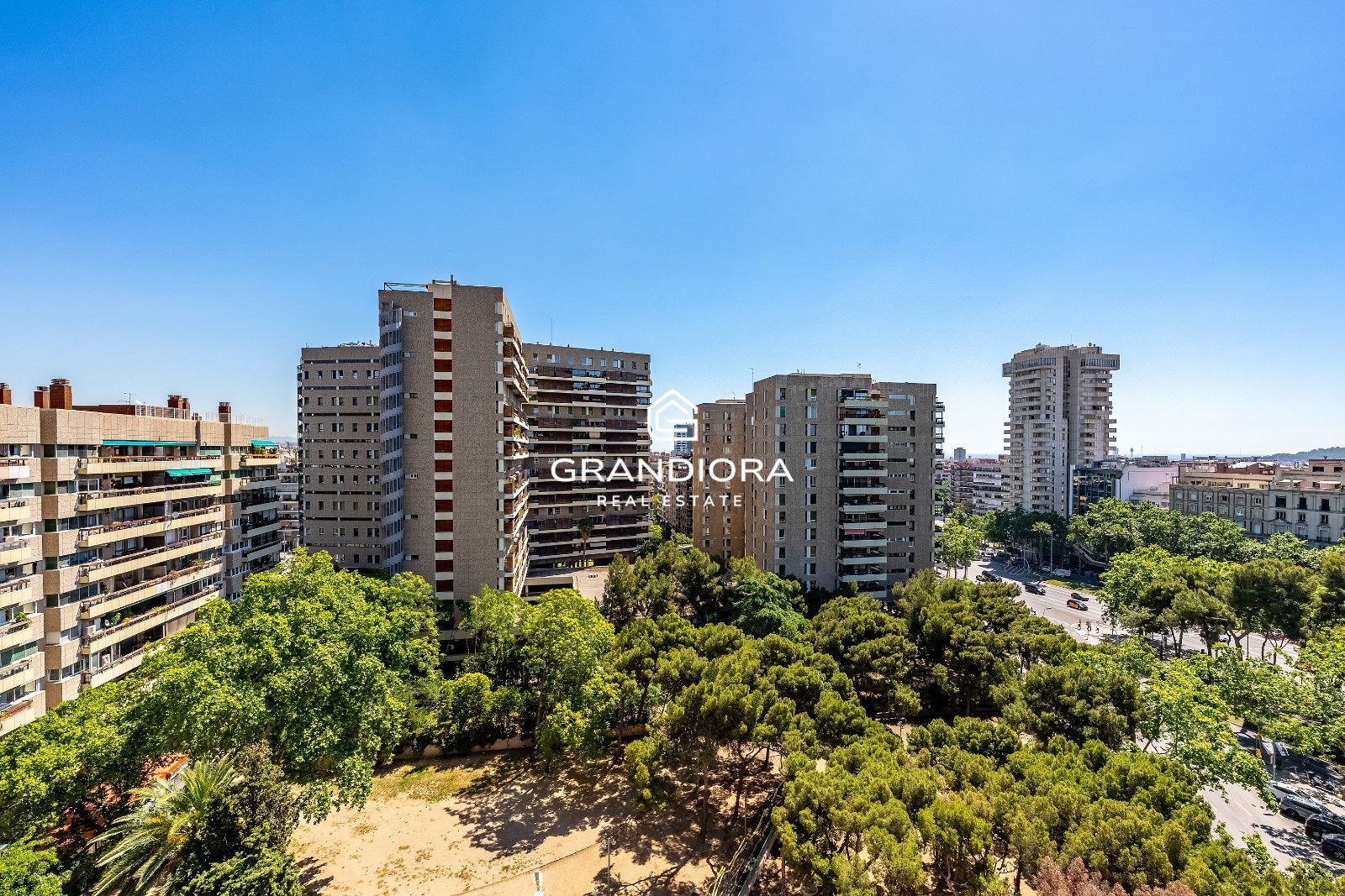 Piso reformado con vistas al mar y Montjuïc en Sant Gervasi – Galvany - Imagen 10