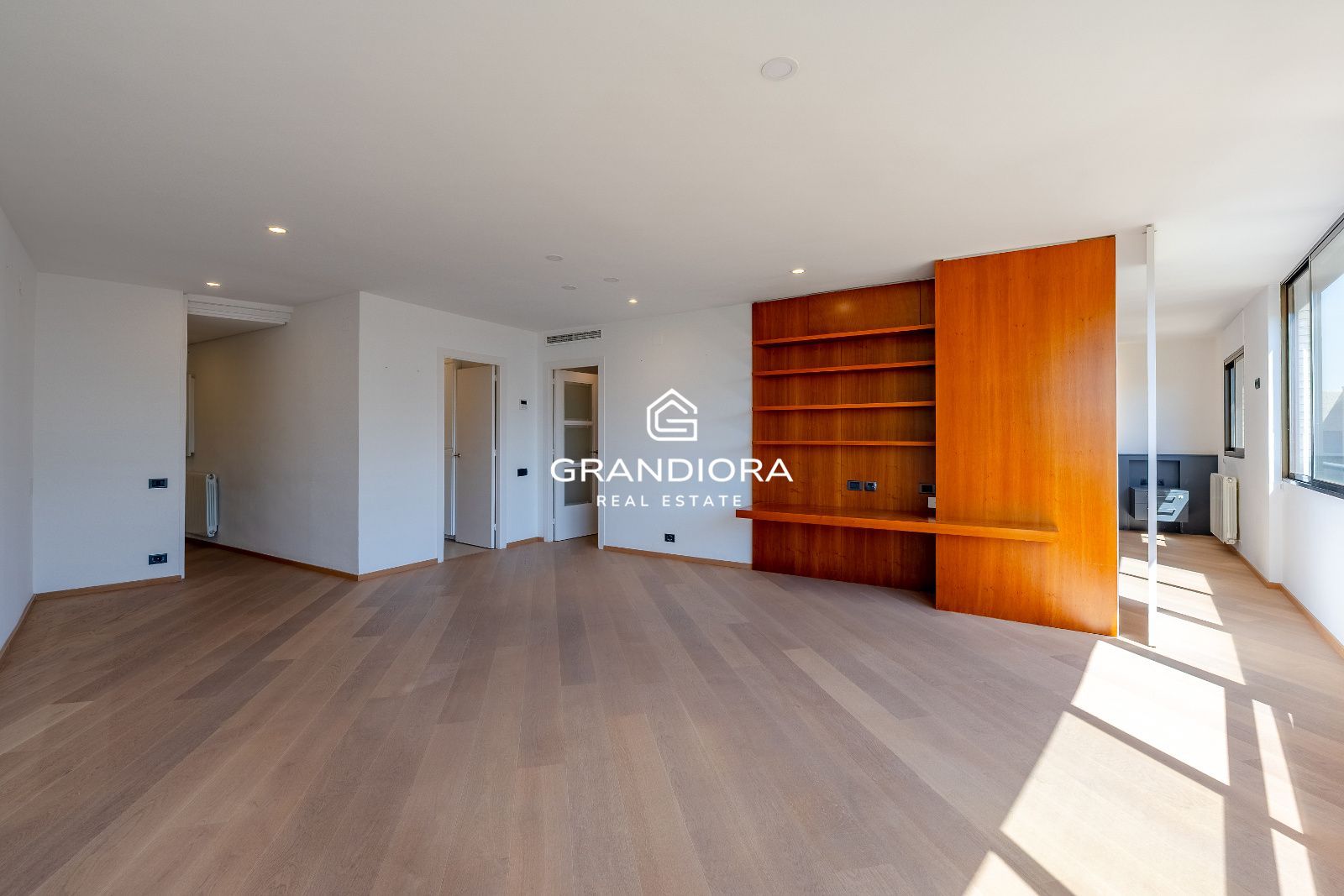 Piso reformado con vistas al mar y Montjuïc en Sant Gervasi – Galvany - Imagen 8