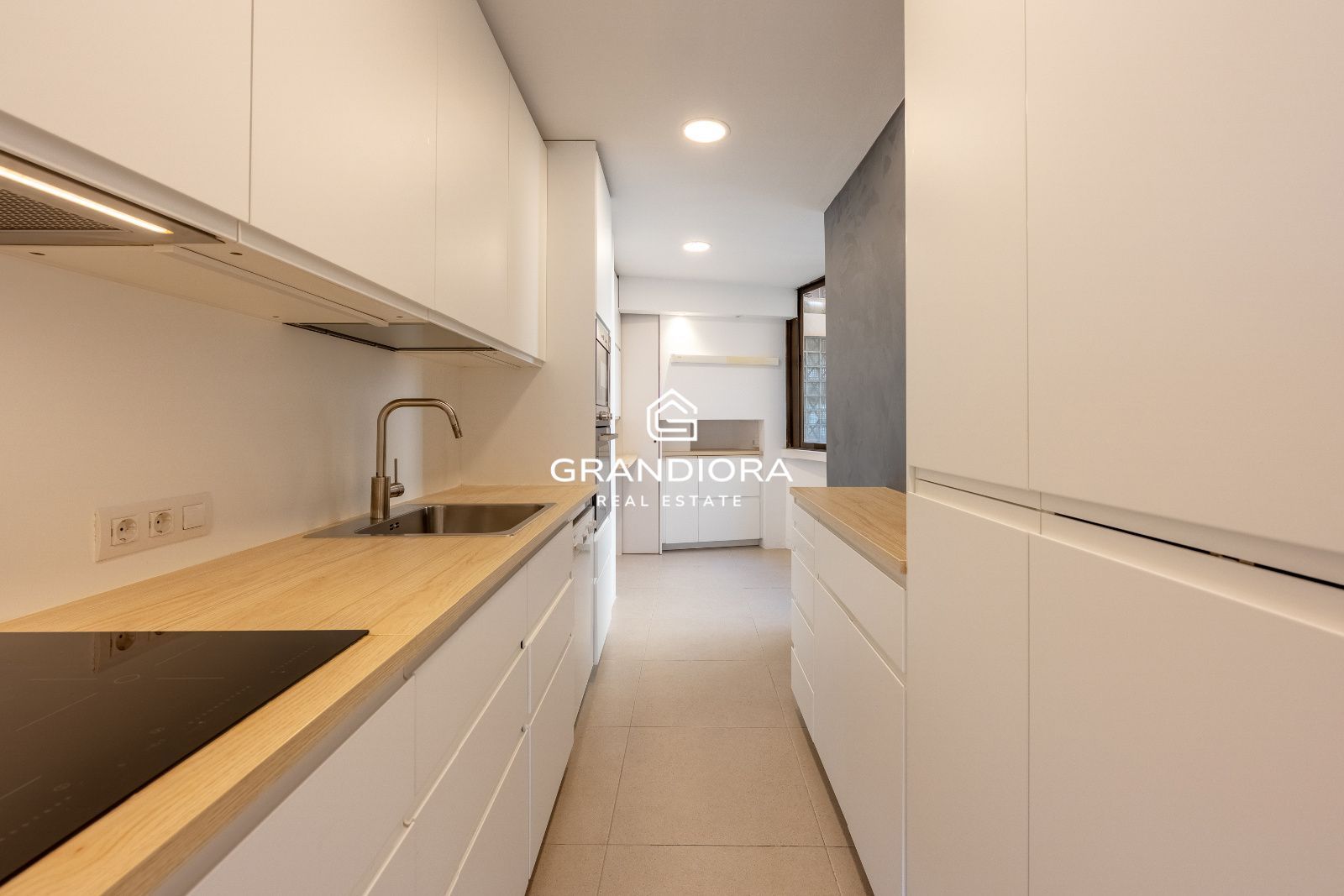 Piso reformado con vistas al mar y Montjuïc en Sant Gervasi – Galvany - Imagen 18