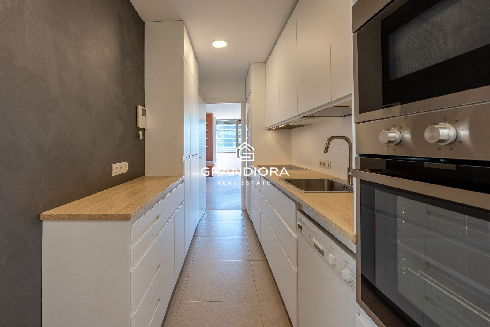 Piso reformado con vistas al mar y Montjuïc en Sant Gervasi – Galvany - Imagen 22