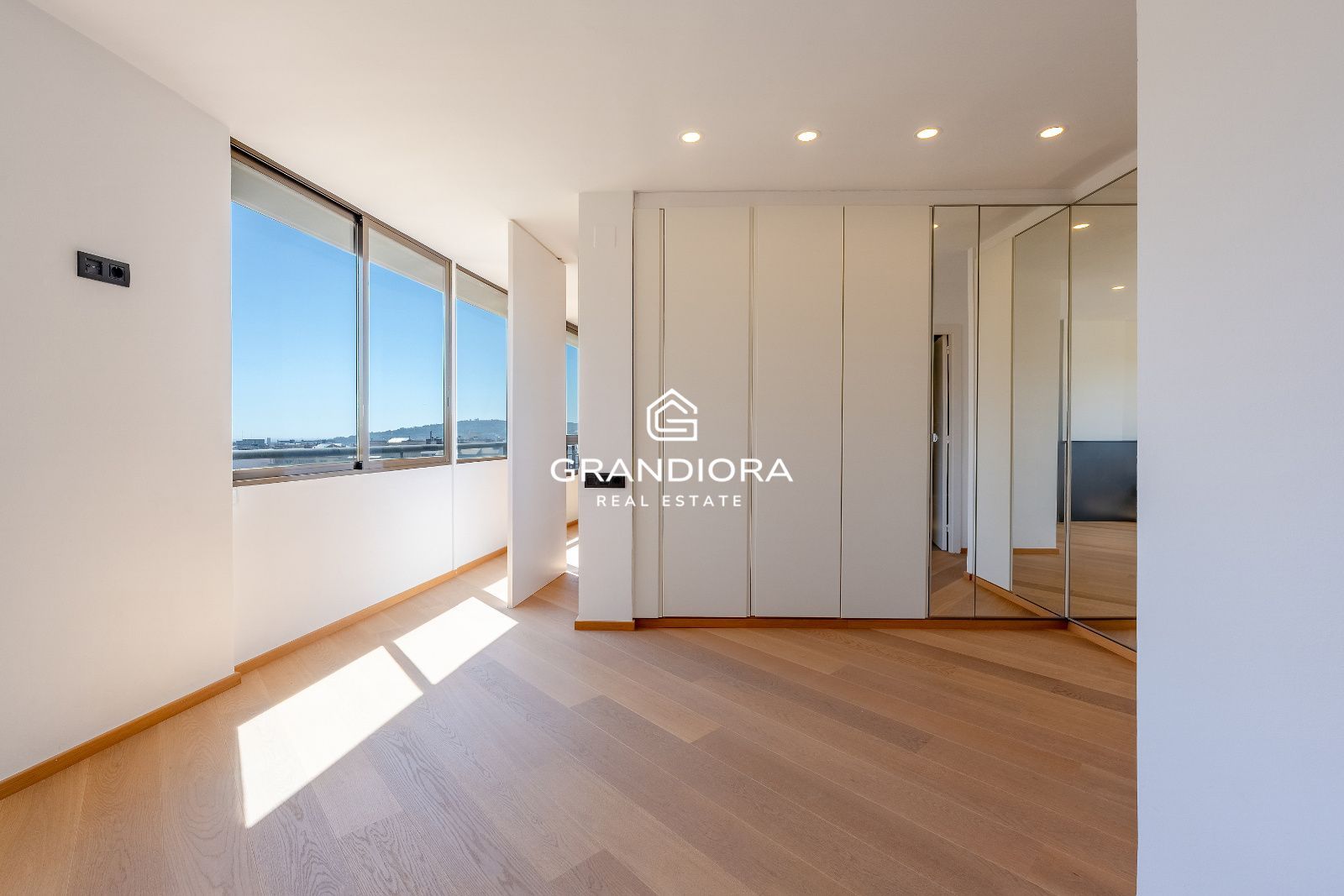 Piso reformado con vistas al mar y Montjuïc en Sant Gervasi – Galvany - Imagen 16