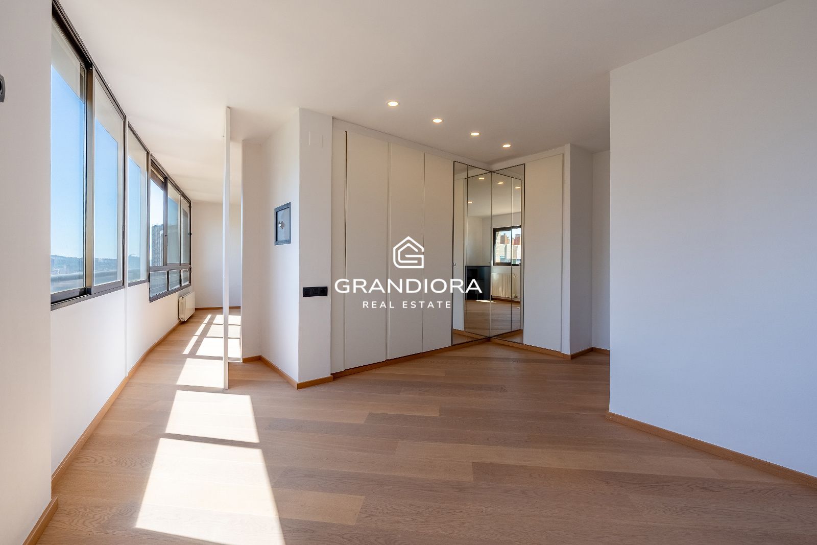 Piso reformado con vistas al mar y Montjuïc en Sant Gervasi – Galvany - Imagen 17