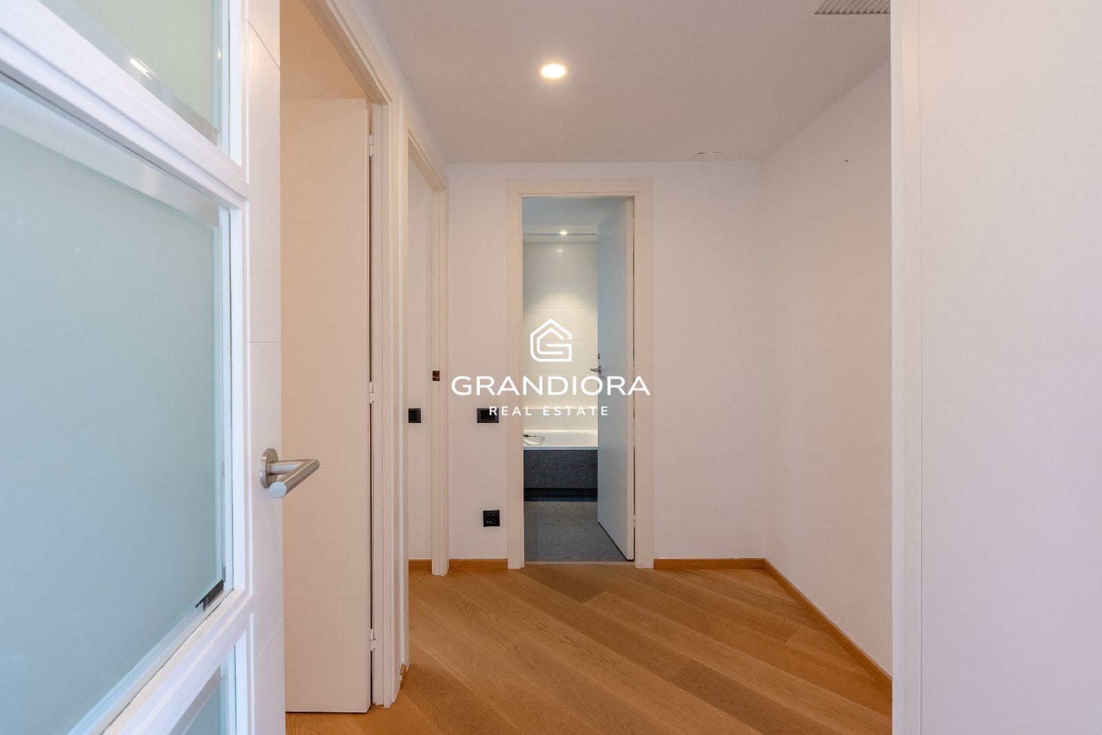 Piso reformado con vistas al mar y Montjuïc en Sant Gervasi – Galvany - Imagen 25