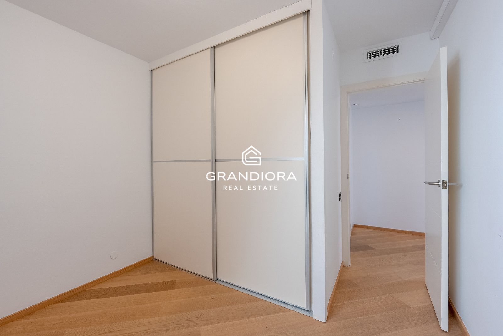 Piso reformado con vistas al mar y Montjuïc en Sant Gervasi – Galvany - Imagen 31
