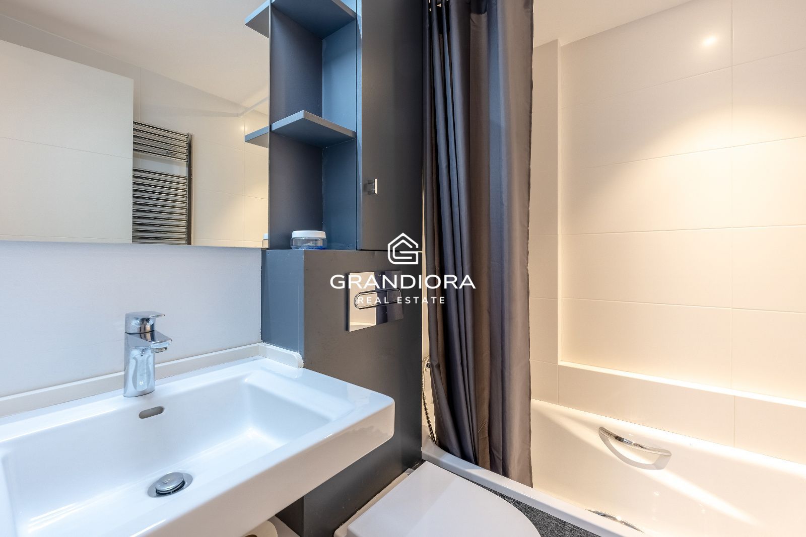 Piso reformado con vistas al mar y Montjuïc en Sant Gervasi – Galvany - Imagen 33