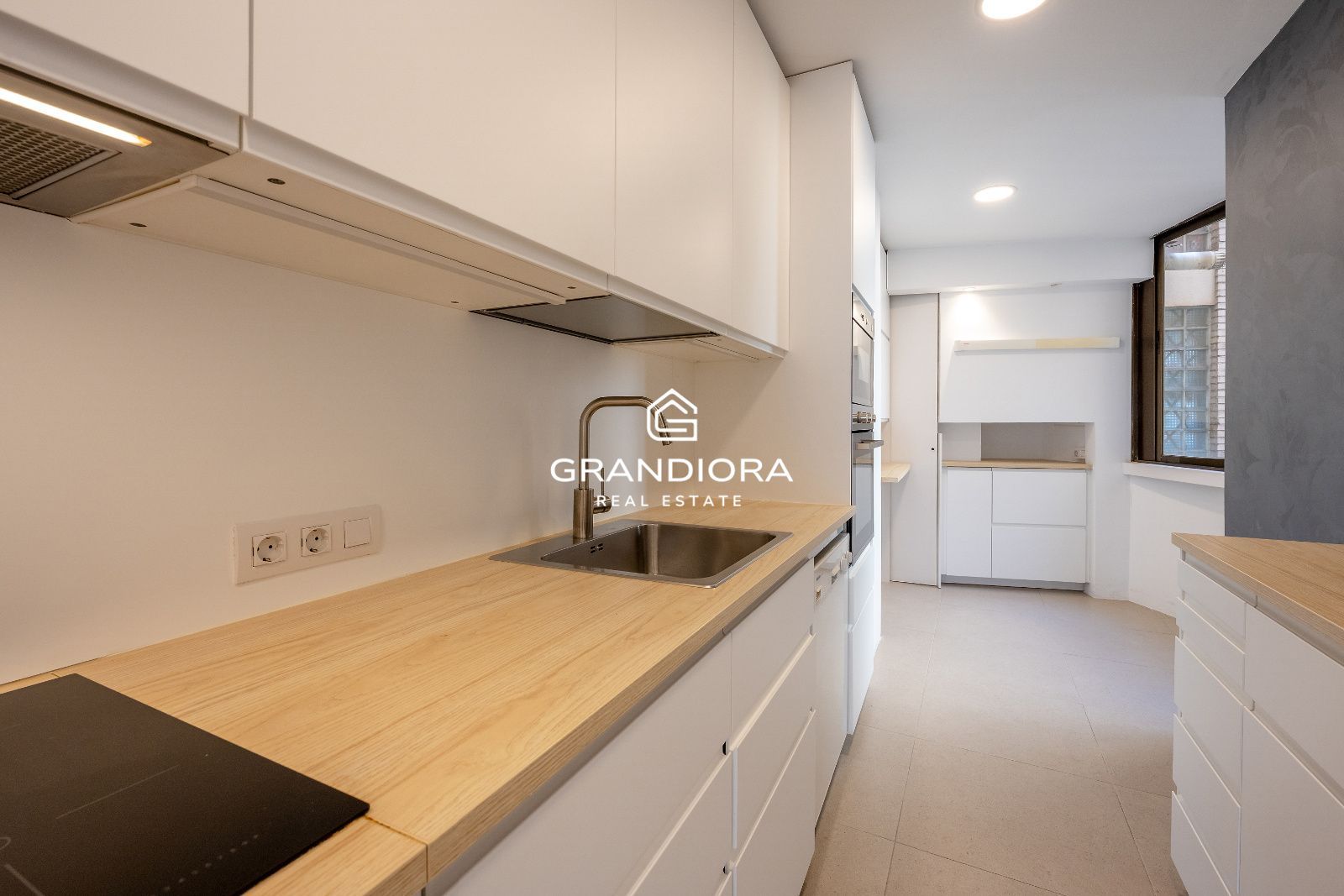 Piso reformado con vistas al mar y Montjuïc en Sant Gervasi – Galvany - Imagen 23